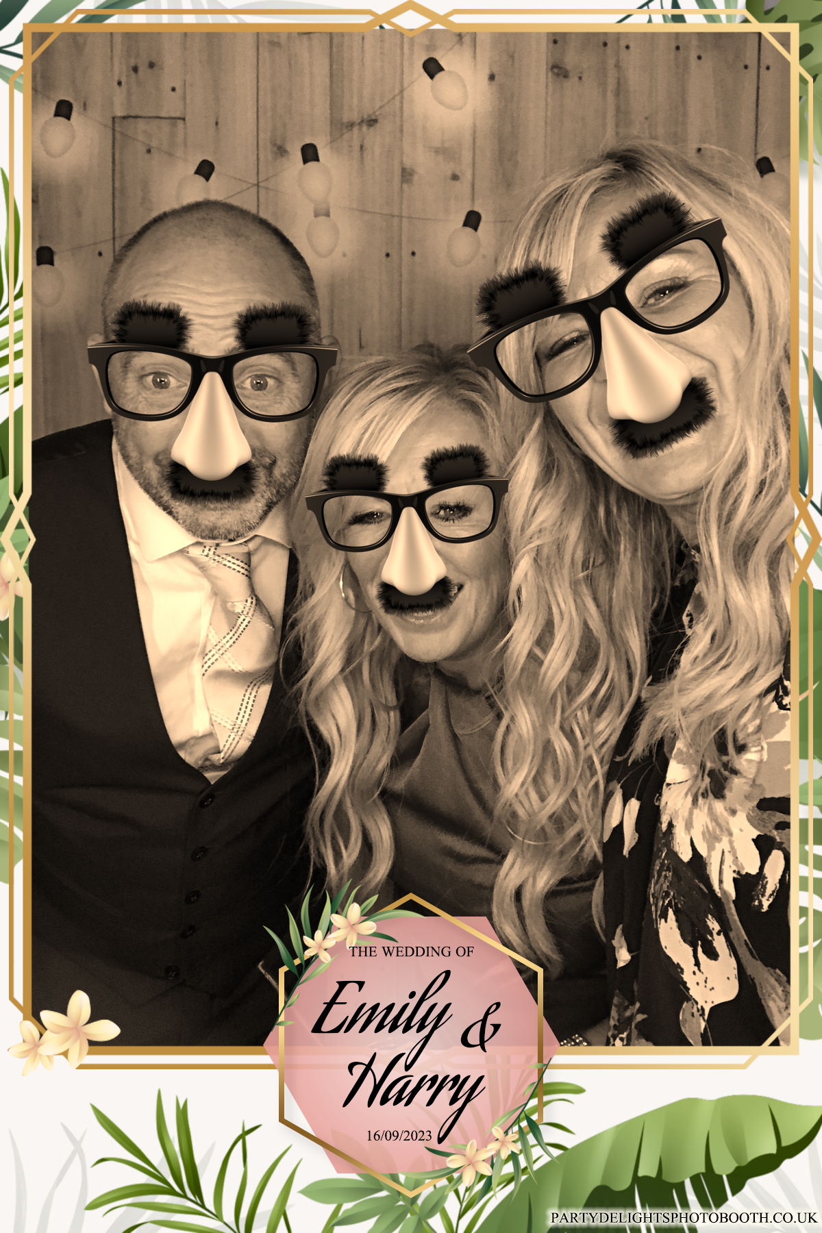 Emily & Harry's wedding | View more photos from the event at gallery.partydelightsphotobooth.co.uk/u/PartyDelightsPhotoBooth/Emily-Harrys-wedding