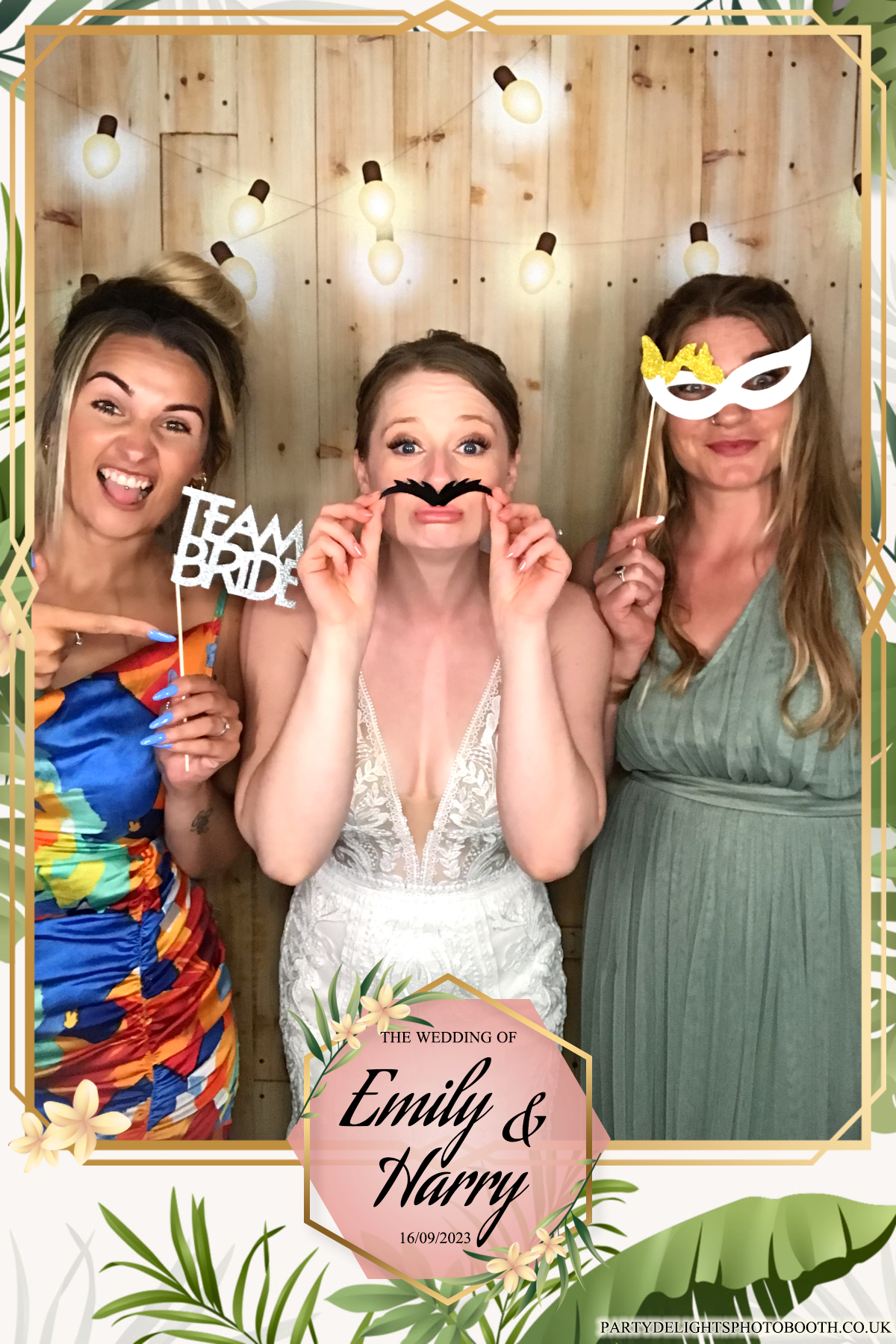 Emily & Harry's wedding | View more photos from the event at gallery.partydelightsphotobooth.co.uk/u/PartyDelightsPhotoBooth/Emily-Harrys-wedding