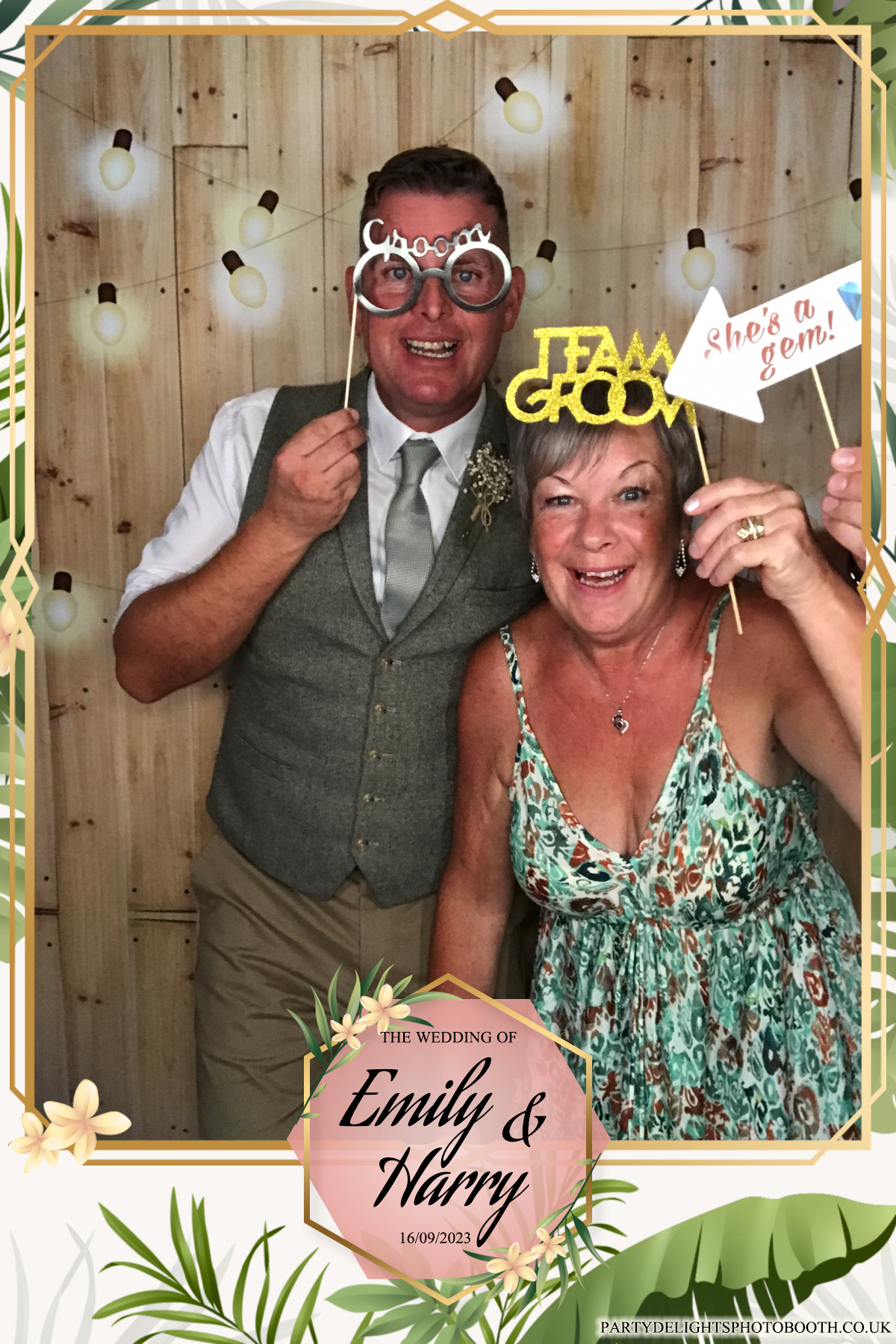 Emily & Harry's wedding | View more photos from the event at gallery.partydelightsphotobooth.co.uk/u/PartyDelightsPhotoBooth/Emily-Harrys-wedding