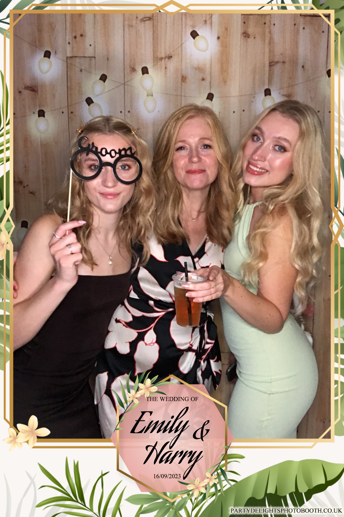 Emily & Harry's wedding | View more photos from the event at gallery.partydelightsphotobooth.co.uk/u/PartyDelightsPhotoBooth/Emily-Harrys-wedding