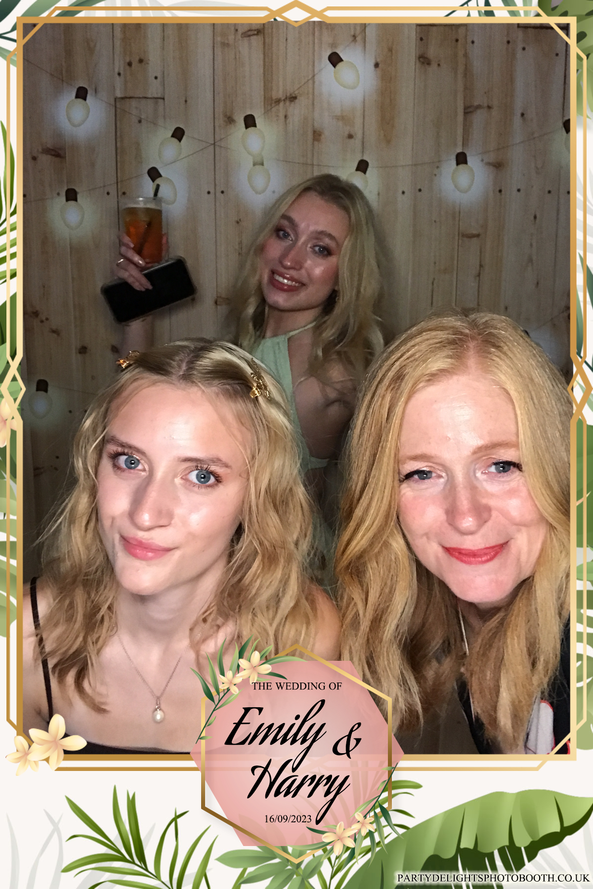 Emily & Harry's wedding | View more photos from the event at gallery.partydelightsphotobooth.co.uk/u/PartyDelightsPhotoBooth/Emily-Harrys-wedding