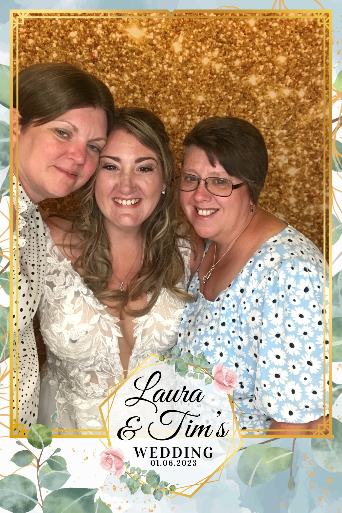 Laura & Tim's Wedding | View more photos from the event at gallery.partydelightsphotobooth.co.uk/u/PartyDelightsPhotoBooth/Laura-Tims-Wedding
