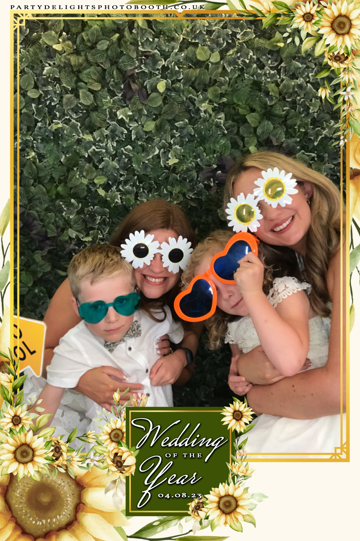 Tony and Lily’s wedding | View more photos from the event at gallery.partydelightsphotobooth.co.uk/u/PartyDelightsPhotoBooth/Tony-and-Lily’s-wedding