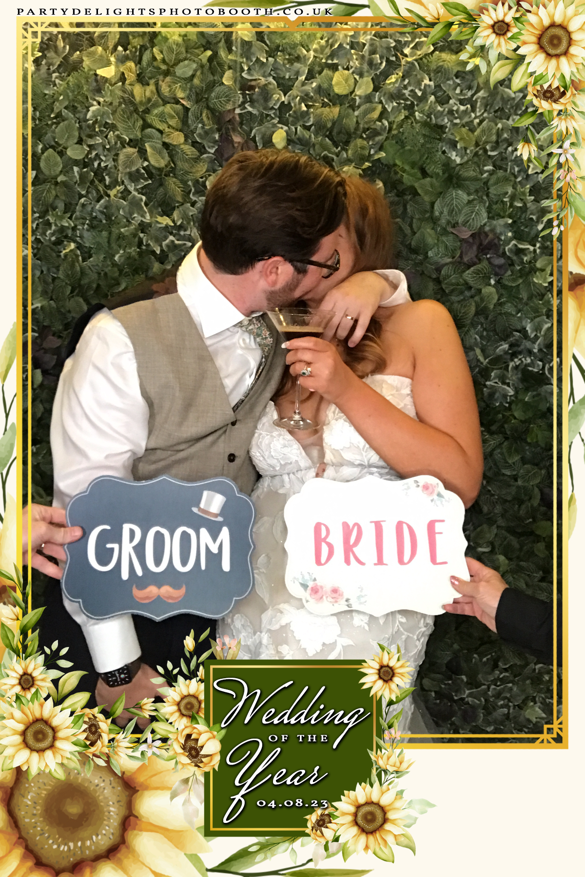 Tony and Lily’s wedding | View more photos from the event at gallery.partydelightsphotobooth.co.uk/u/PartyDelightsPhotoBooth/Tony-and-Lily’s-wedding
