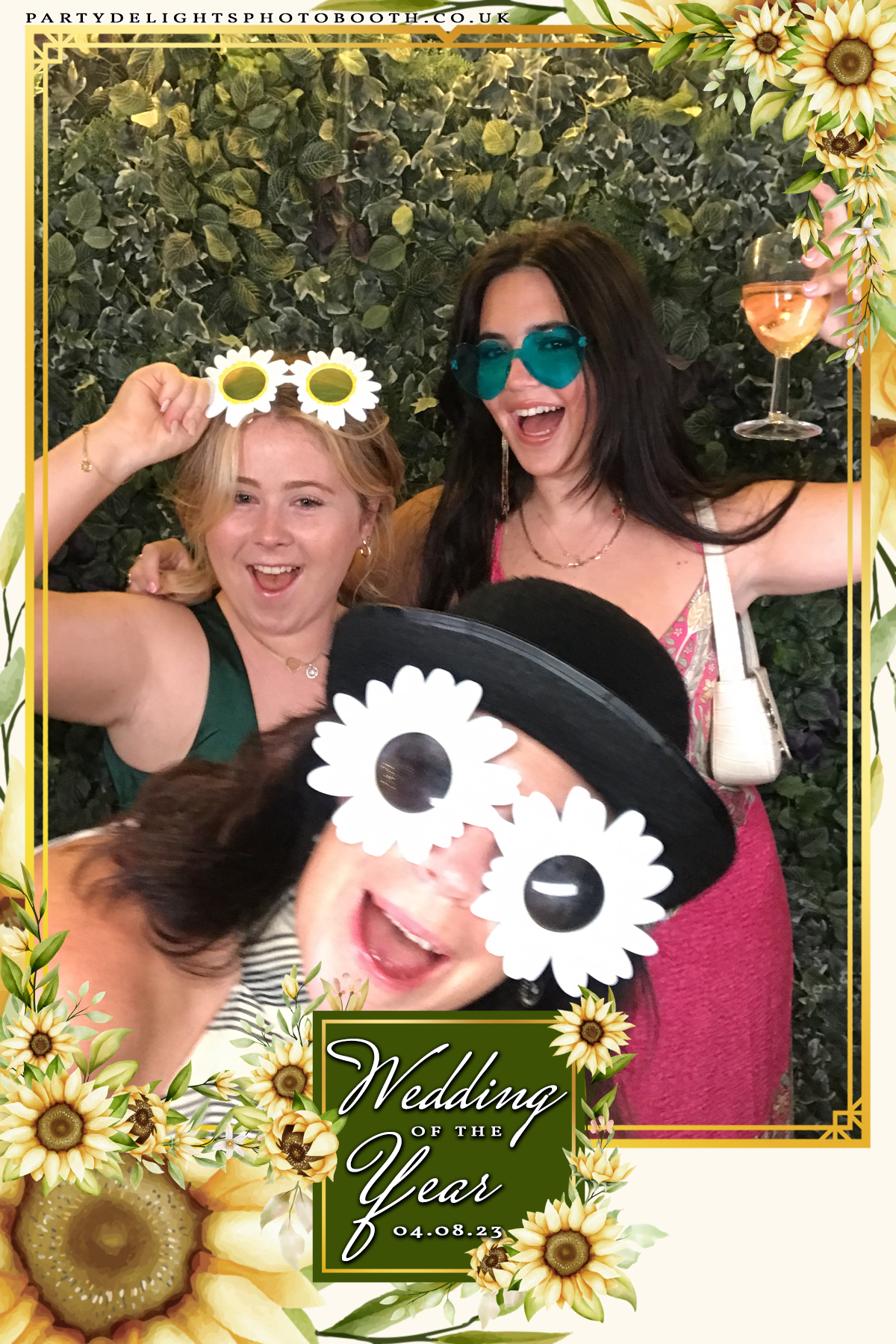 Tony and Lily’s wedding | View more photos from the event at gallery.partydelightsphotobooth.co.uk/u/PartyDelightsPhotoBooth/Tony-and-Lily’s-wedding