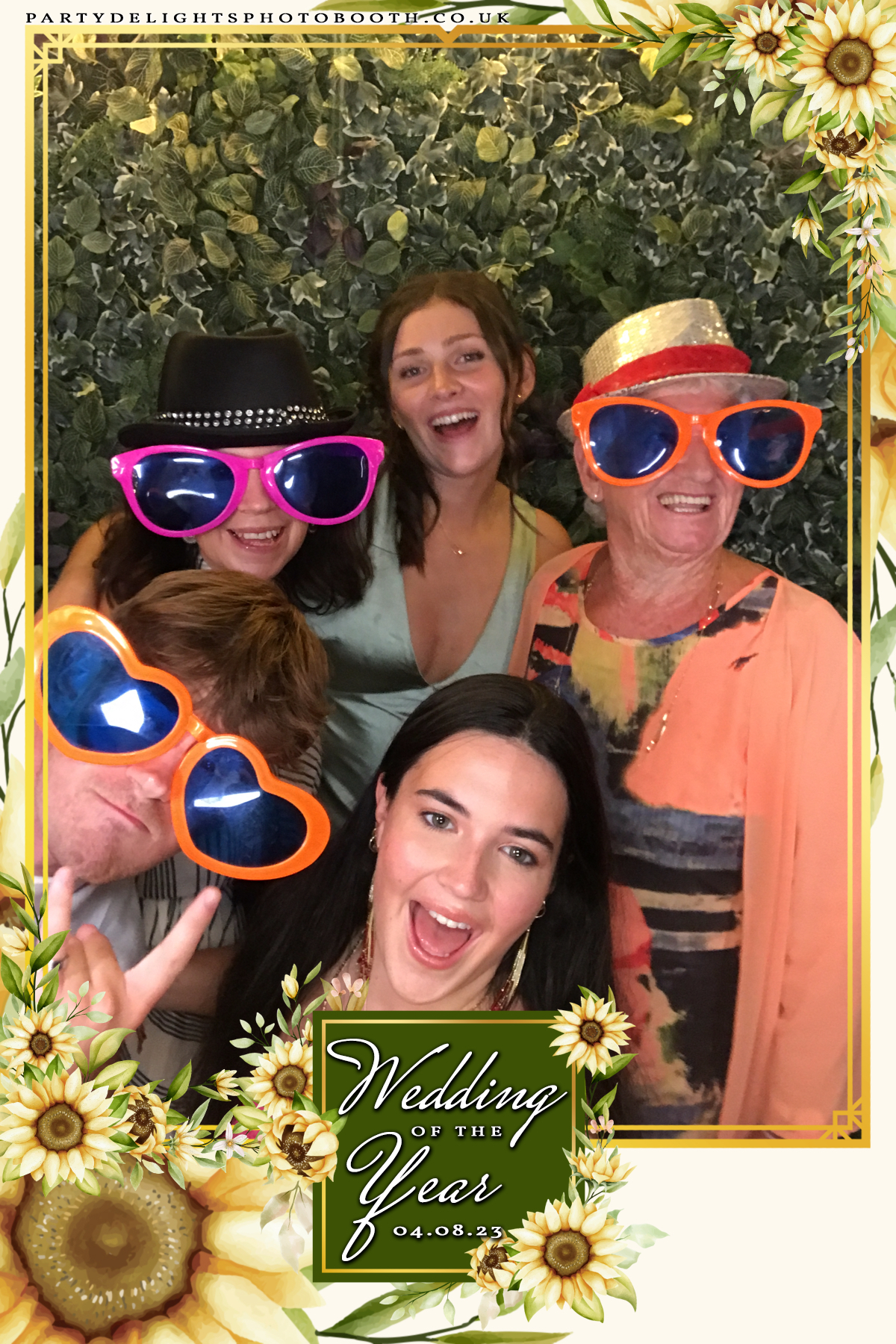 Tony and Lily’s wedding | View more photos from the event at gallery.partydelightsphotobooth.co.uk/u/PartyDelightsPhotoBooth/Tony-and-Lily’s-wedding