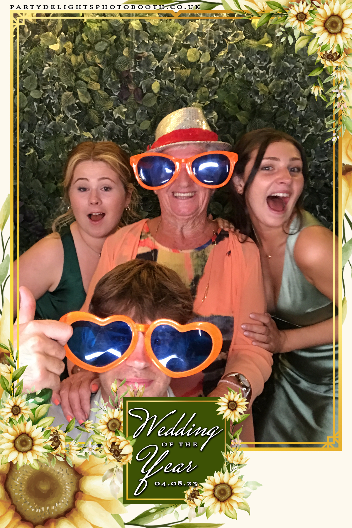 Tony and Lily’s wedding | View more photos from the event at gallery.partydelightsphotobooth.co.uk/u/PartyDelightsPhotoBooth/Tony-and-Lily’s-wedding