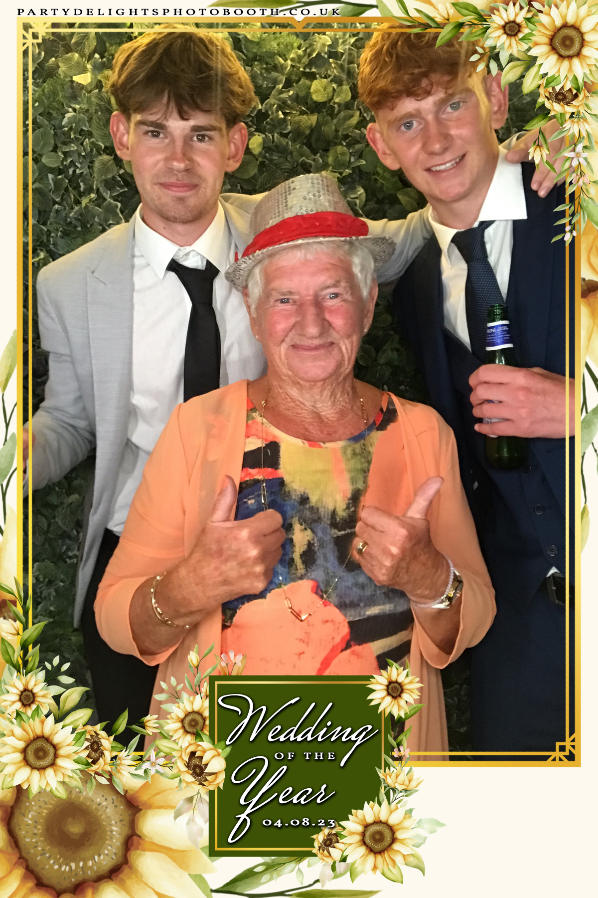 Tony and Lily’s wedding | View more photos from the event at gallery.partydelightsphotobooth.co.uk/u/PartyDelightsPhotoBooth/Tony-and-Lily’s-wedding
