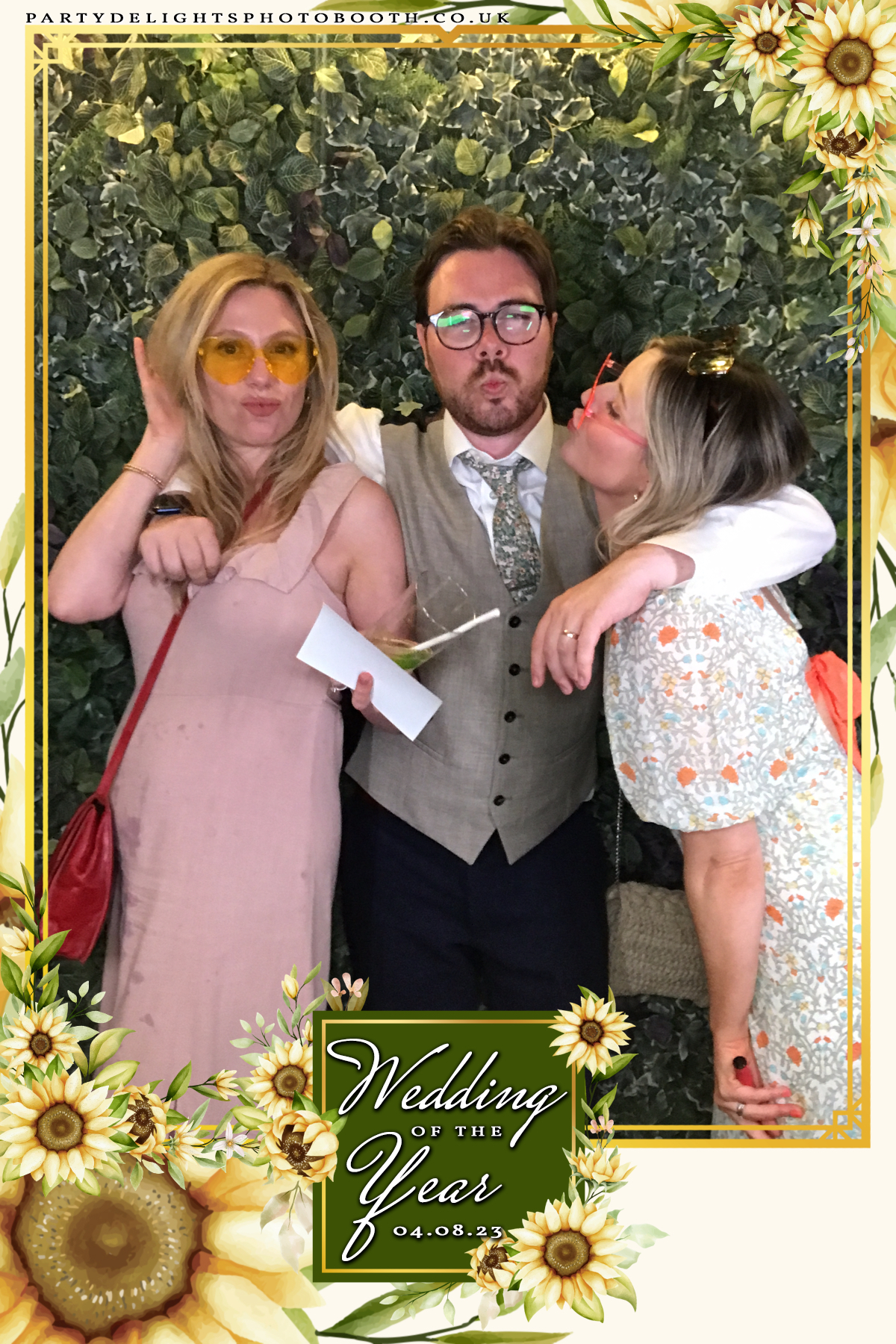 Tony and Lily’s wedding | View more photos from the event at gallery.partydelightsphotobooth.co.uk/u/PartyDelightsPhotoBooth/Tony-and-Lily’s-wedding