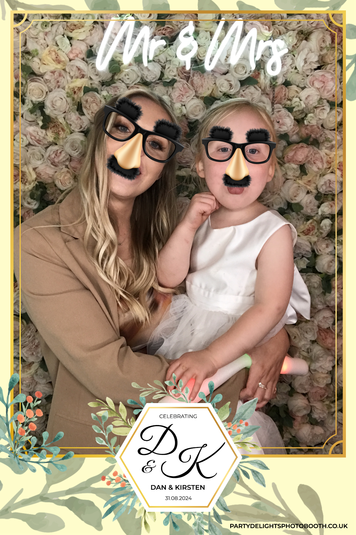 Dan and Kirsten's Wedding | View more photos from the event at gallery.partydelightsphotobooth.co.uk/u/PartyDelightsPhotoBooth/Dan-and-Kirstens-Wedding
