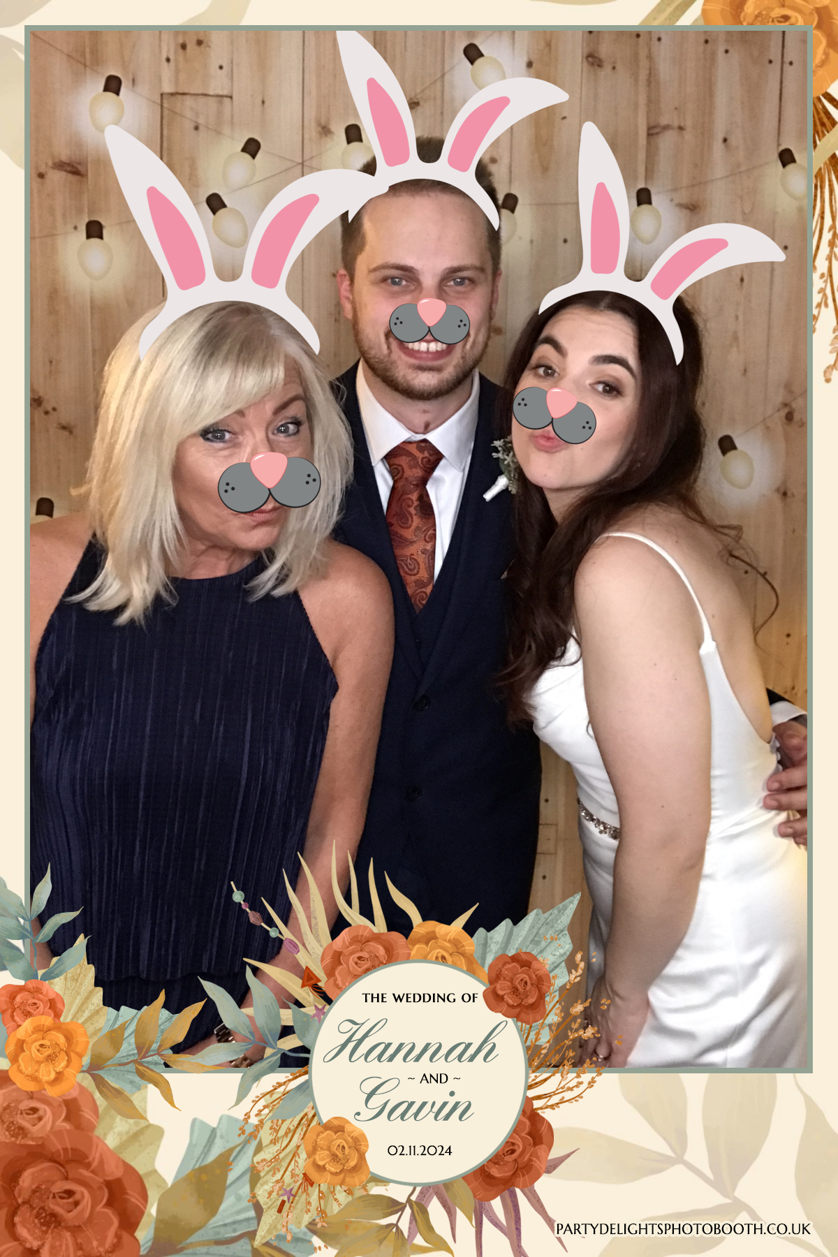 Hannah and Gavin's Wedding | View more photos from the event at gallery.partydelightsphotobooth.co.uk/u/PartyDelightsPhotoBooth/Hannah-and-Gavins-Wedding
