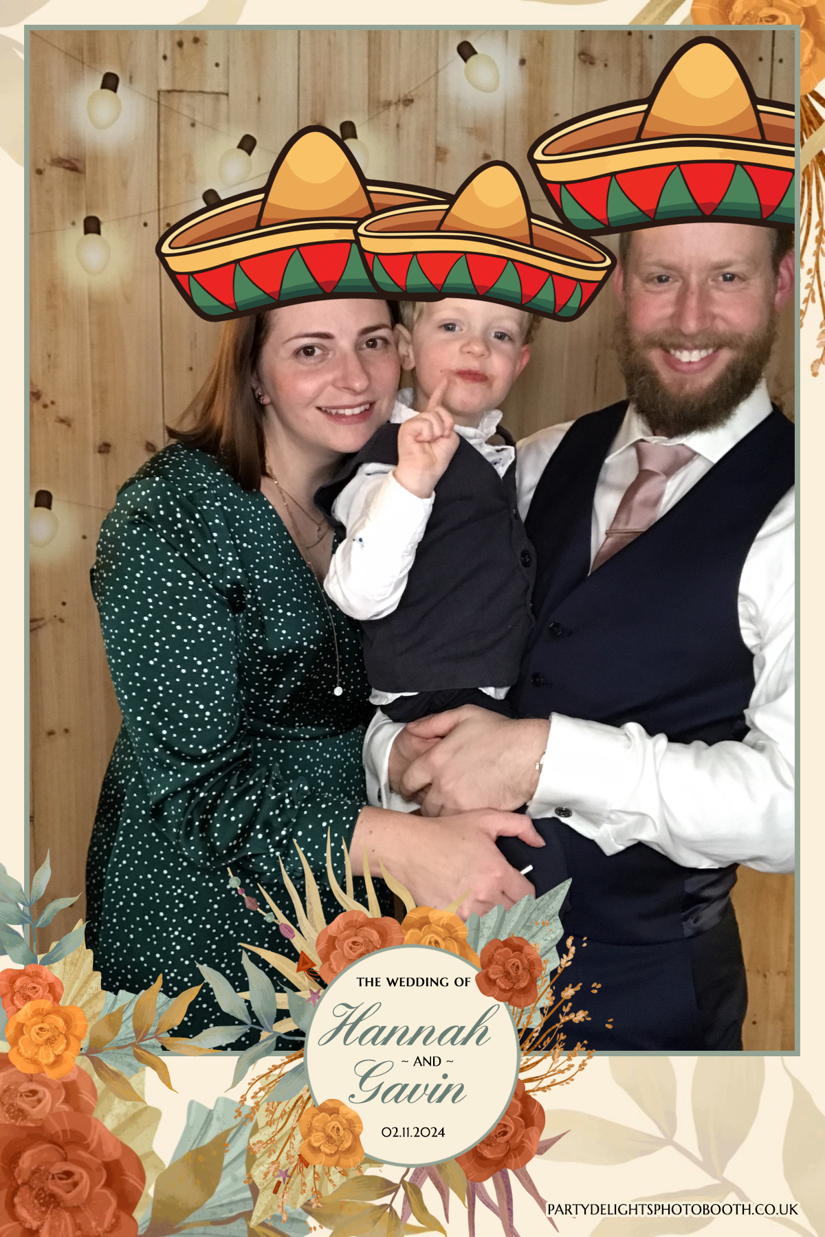 Hannah and Gavin's Wedding | View more photos from the event at gallery.partydelightsphotobooth.co.uk/u/PartyDelightsPhotoBooth/Hannah-and-Gavins-Wedding