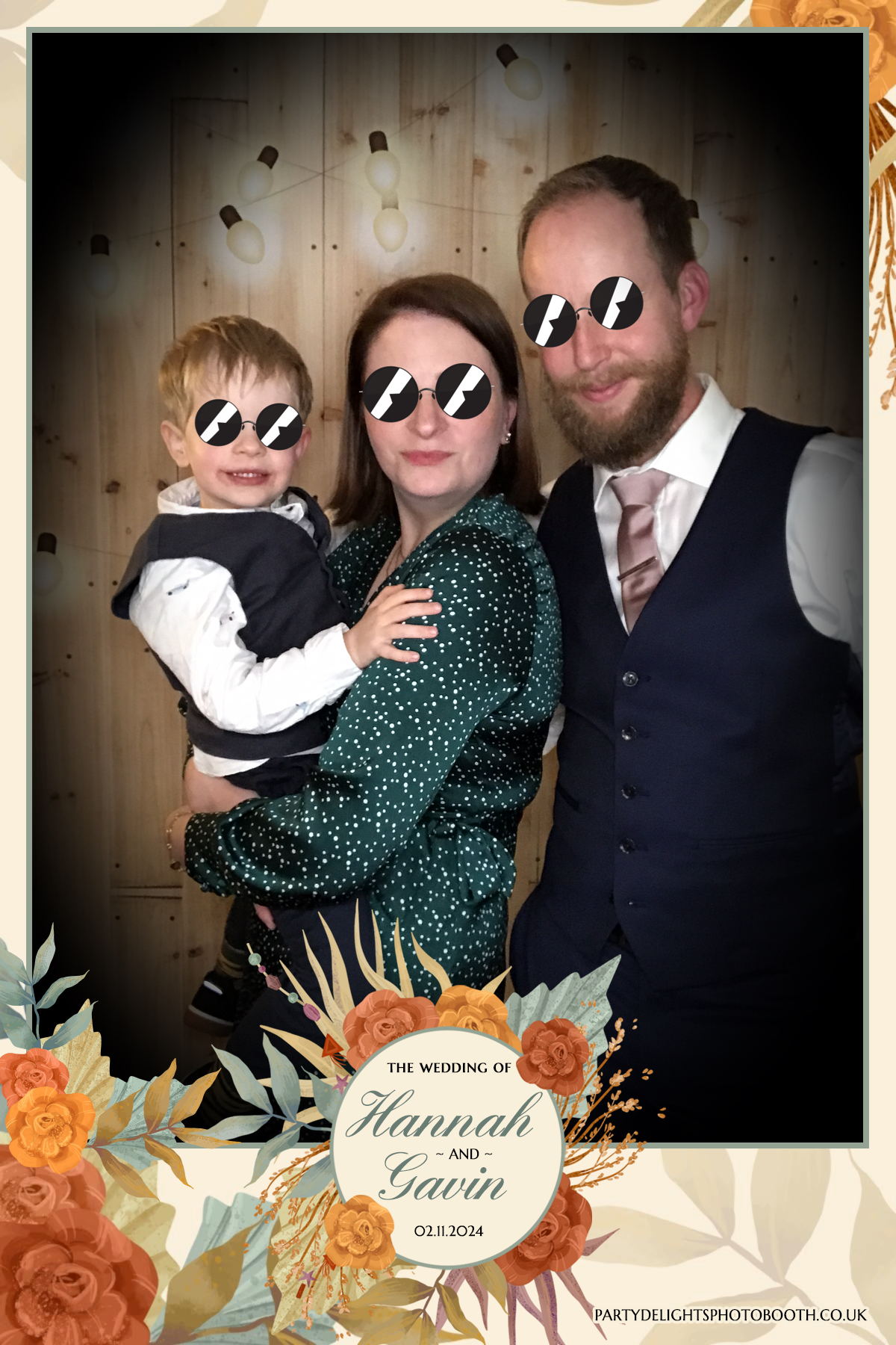 Hannah and Gavin's Wedding | View more photos from the event at gallery.partydelightsphotobooth.co.uk/u/PartyDelightsPhotoBooth/Hannah-and-Gavins-Wedding