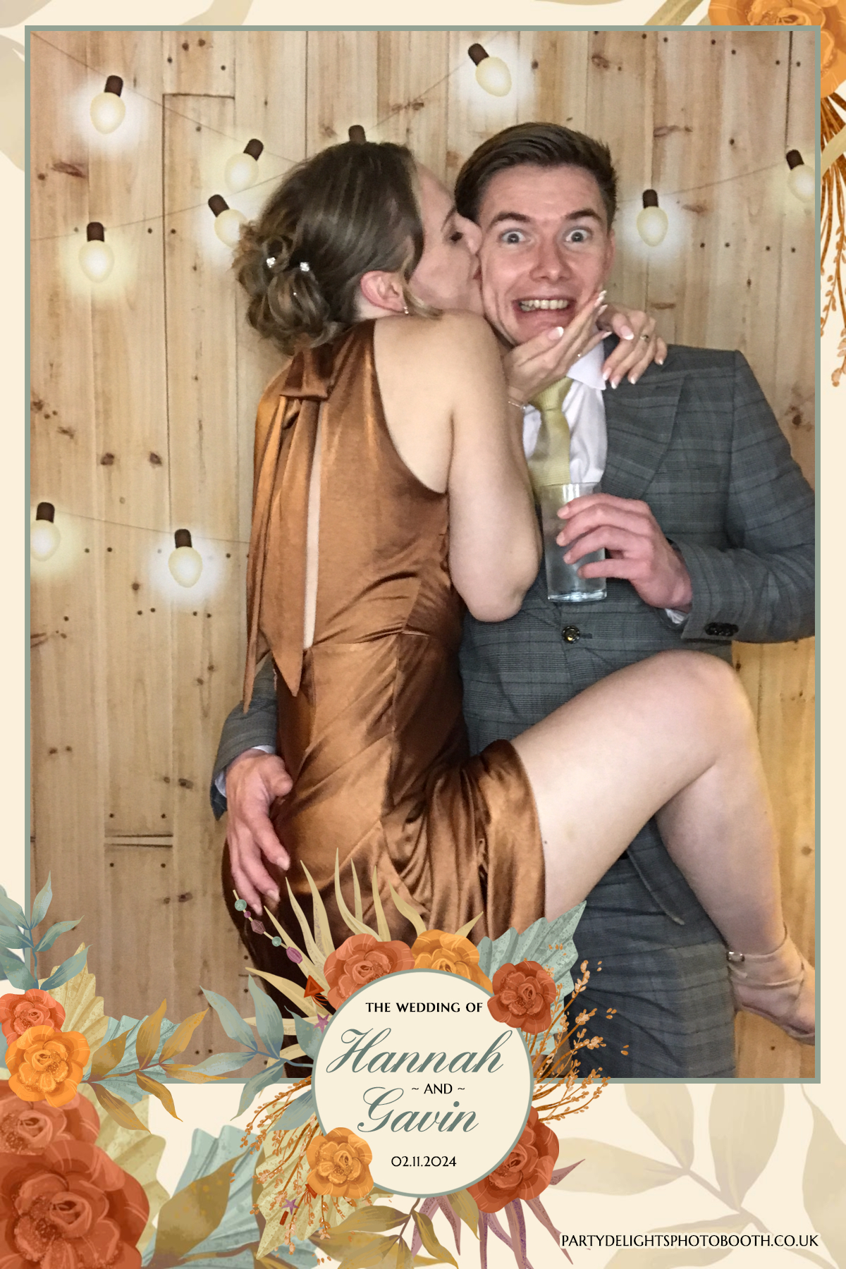 Hannah and Gavin's Wedding | View more photos from the event at gallery.partydelightsphotobooth.co.uk/u/PartyDelightsPhotoBooth/Hannah-and-Gavins-Wedding