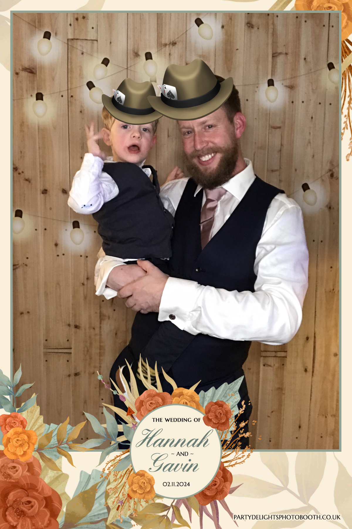 Hannah and Gavin's Wedding | View more photos from the event at gallery.partydelightsphotobooth.co.uk/u/PartyDelightsPhotoBooth/Hannah-and-Gavins-Wedding