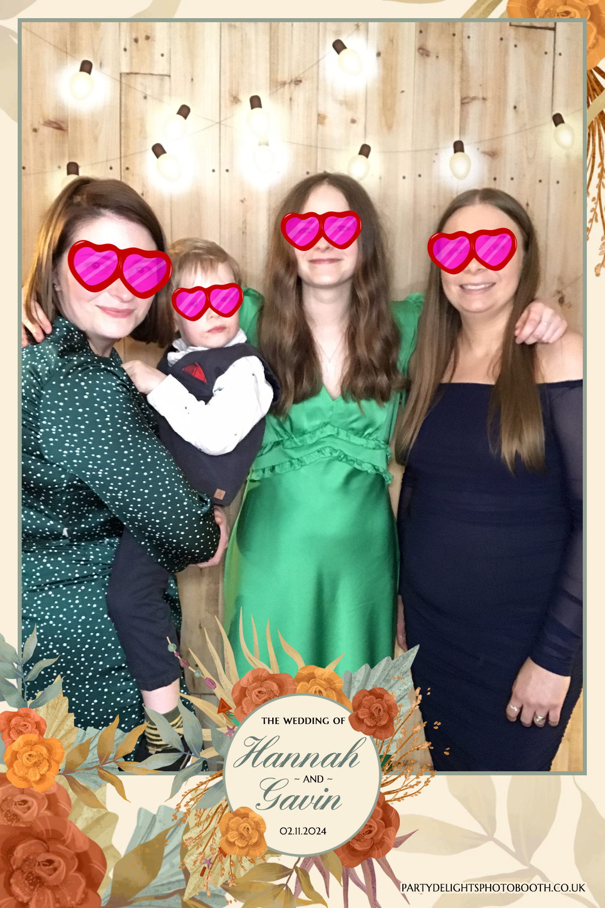 Hannah and Gavin's Wedding | View more photos from the event at gallery.partydelightsphotobooth.co.uk/u/PartyDelightsPhotoBooth/Hannah-and-Gavins-Wedding
