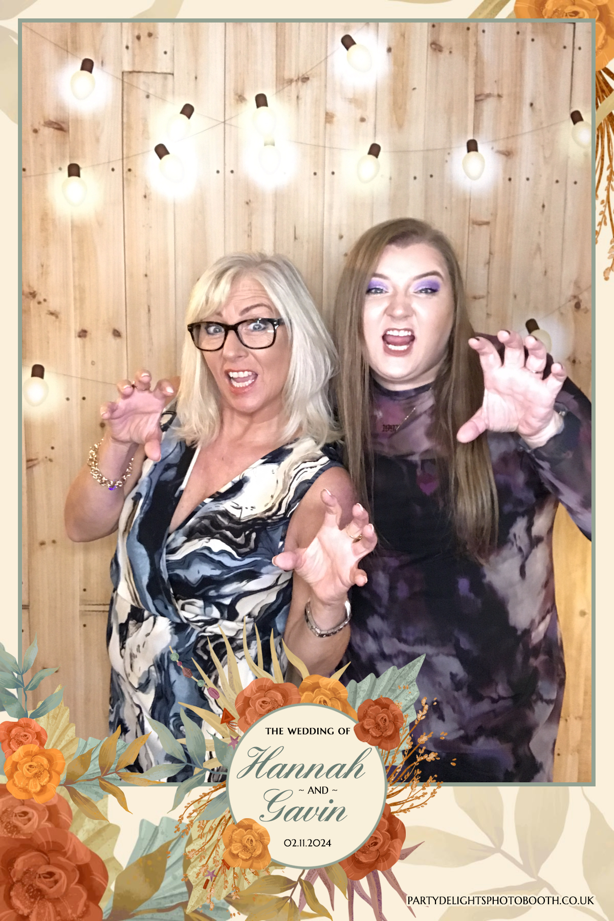 Hannah and Gavin's Wedding | View more photos from the event at gallery.partydelightsphotobooth.co.uk/u/PartyDelightsPhotoBooth/Hannah-and-Gavins-Wedding