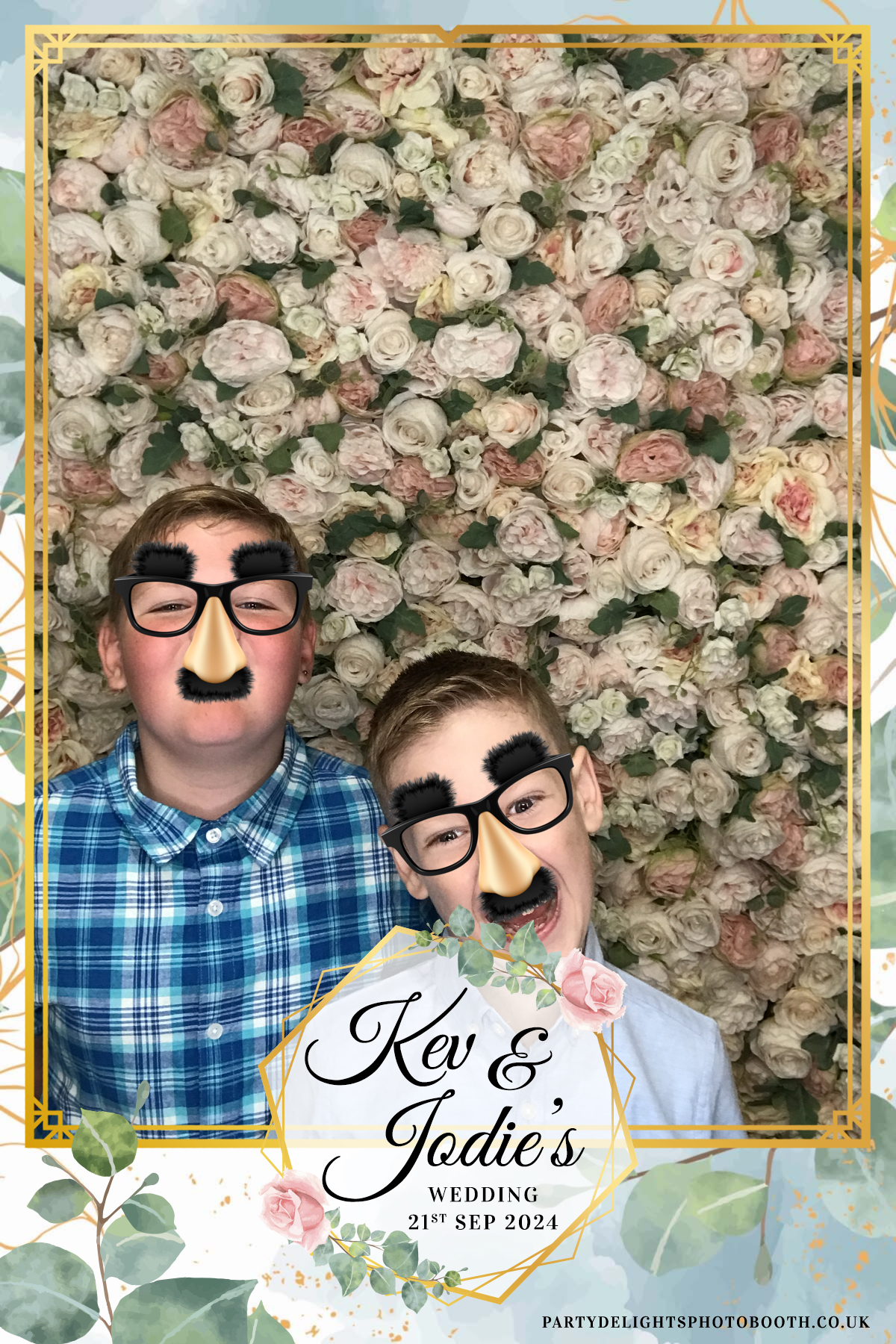 Jodie and kevs wedding | View more photos from the event at gallery.partydelightsphotobooth.co.uk/u/PartyDelightsPhotoBooth/Jodie-and-kevs-wedding