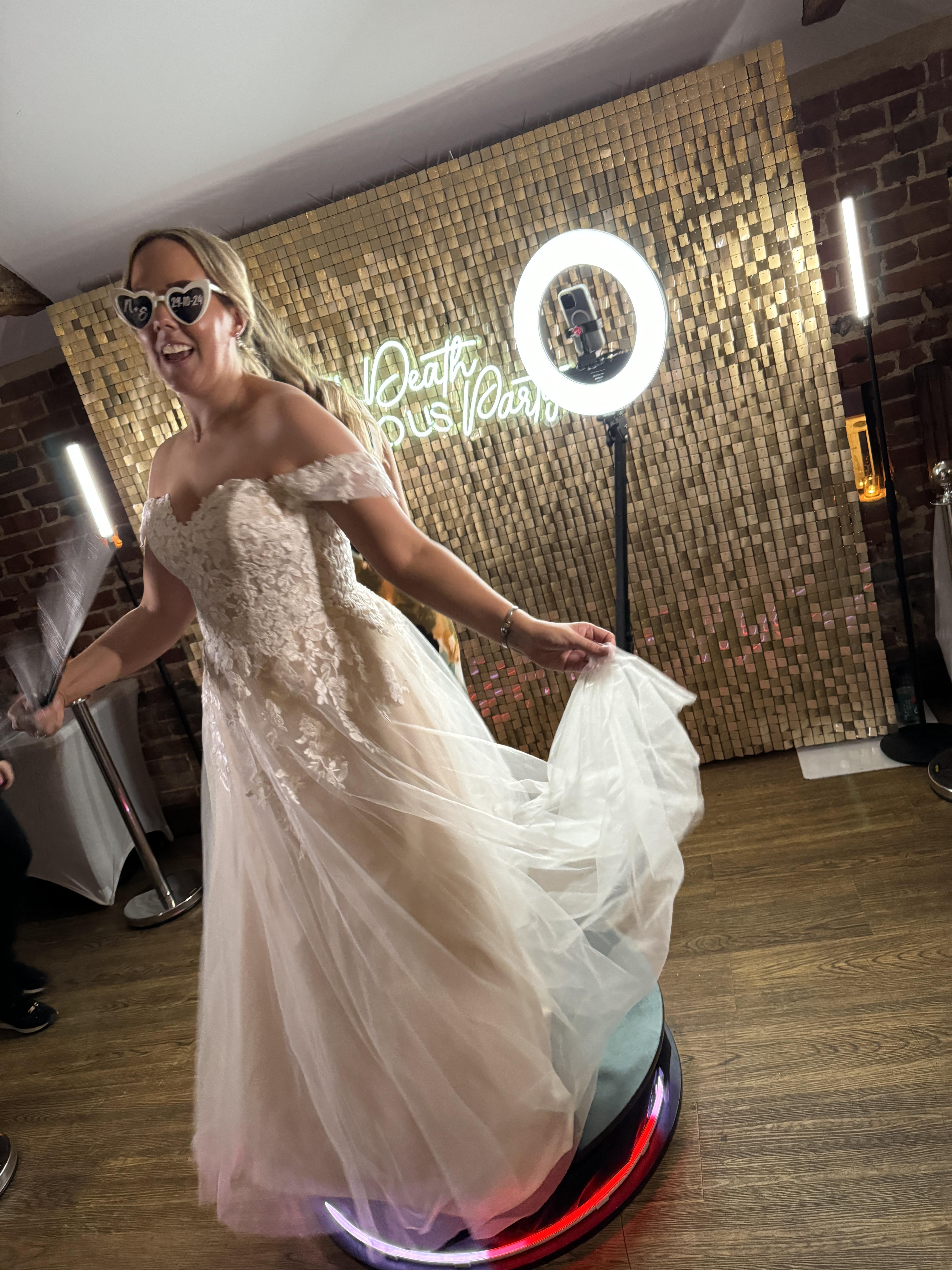 Nathalie & Ed's Wedding | View more photos from the event at gallery.partydelightsphotobooth.co.uk/u/PartyDelightsPhotoBooth/Nathalie-Eds-Wedding