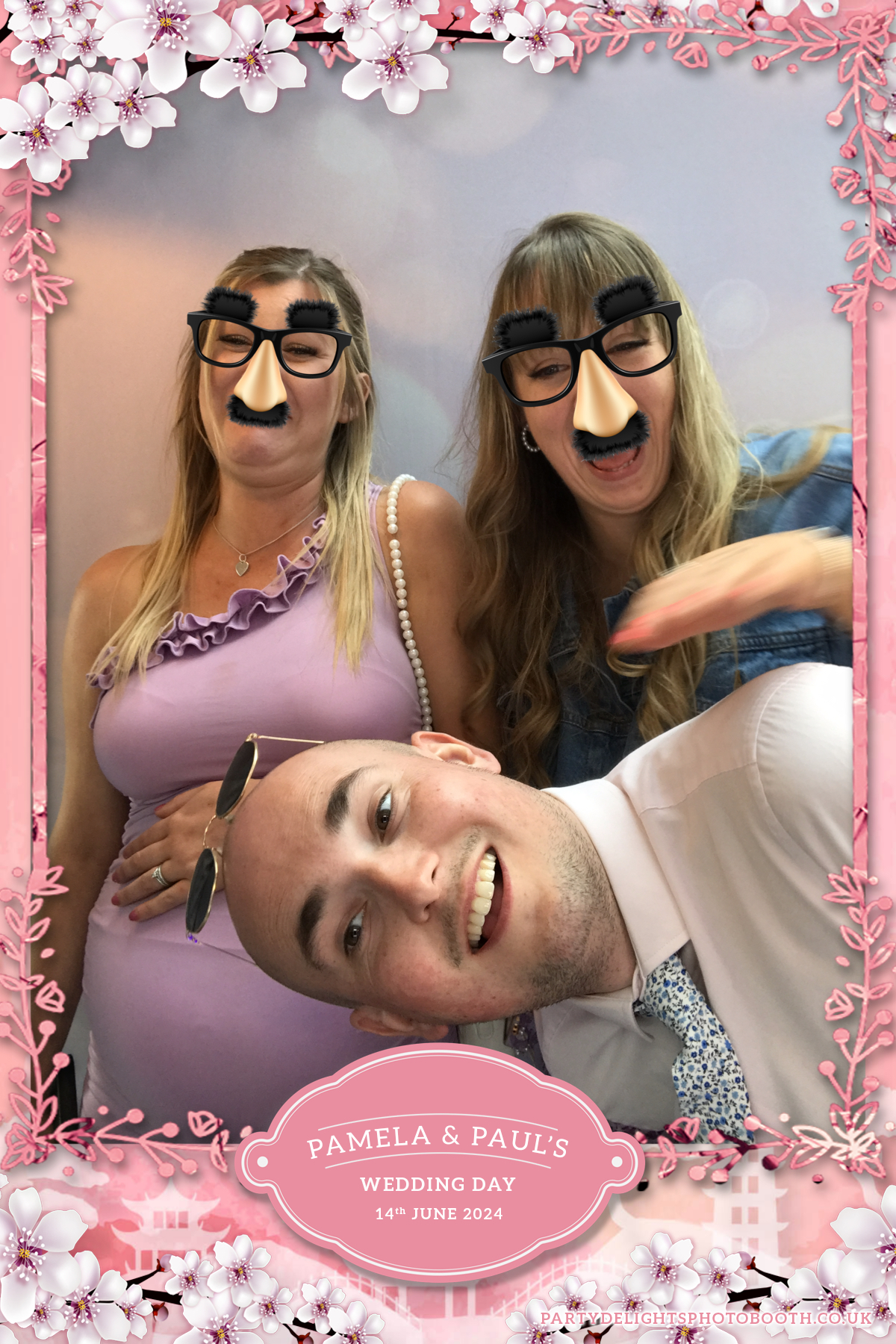 Pamela & Paul's Wedding | View more photos from the event at gallery.partydelightsphotobooth.co.uk/u/PartyDelightsPhotoBooth/Pamela-Pauls-Wedding