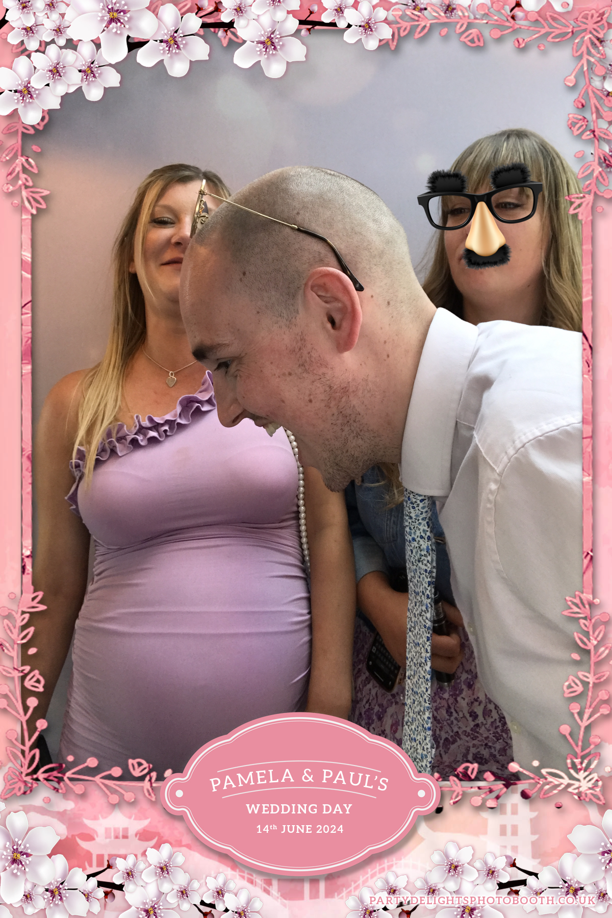Pamela & Paul's Wedding | View more photos from the event at gallery.partydelightsphotobooth.co.uk/u/PartyDelightsPhotoBooth/Pamela-Pauls-Wedding