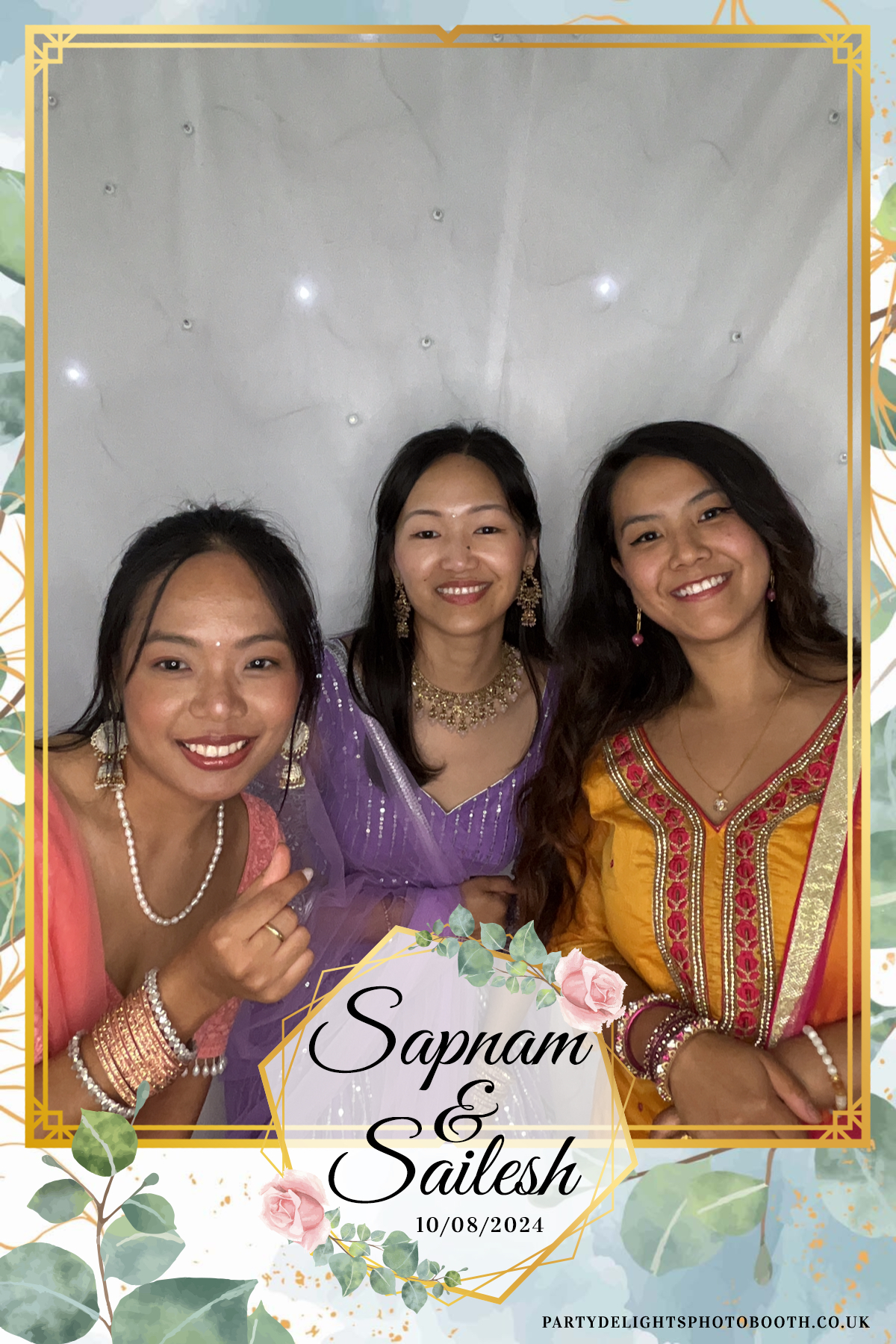 Sapnam & Sailesh Wedding | View more photos from the event at gallery.partydelightsphotobooth.co.uk/u/PartyDelightsPhotoBooth/Sapnam-Sailesh-Wedding