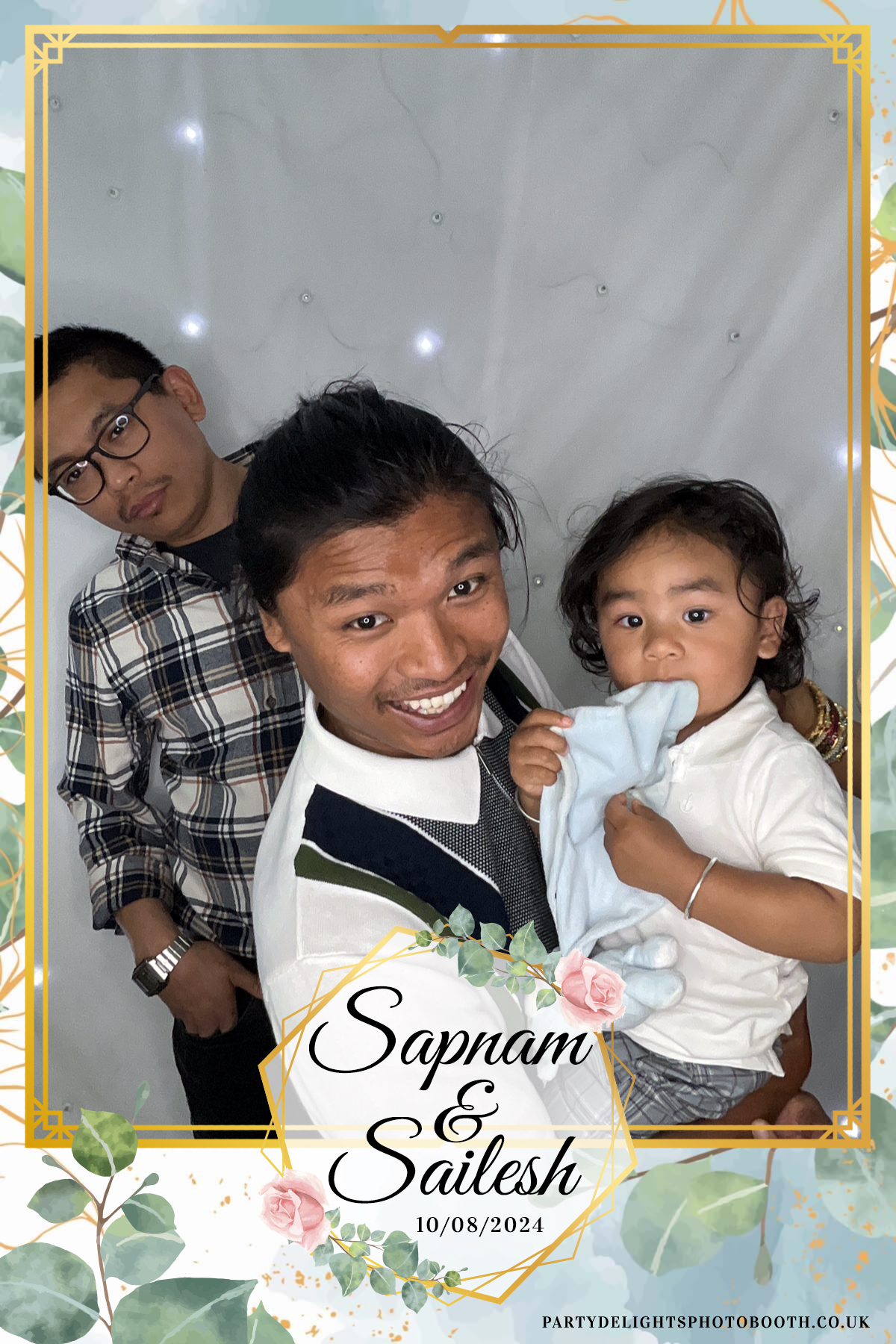 Sapnam & Sailesh Wedding | View more photos from the event at gallery.partydelightsphotobooth.co.uk/u/PartyDelightsPhotoBooth/Sapnam-Sailesh-Wedding