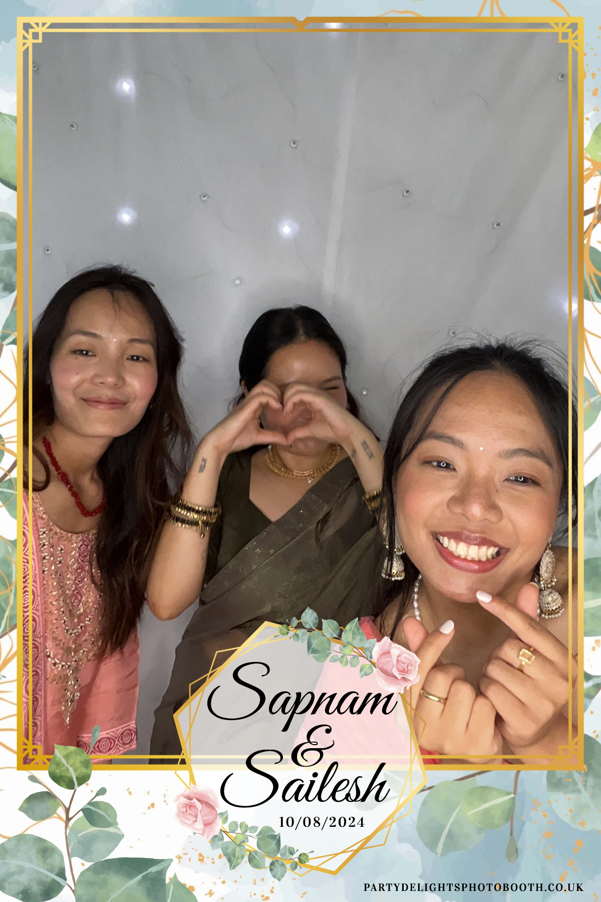 Sapnam & Sailesh Wedding | View more photos from the event at gallery.partydelightsphotobooth.co.uk/u/PartyDelightsPhotoBooth/Sapnam-Sailesh-Wedding