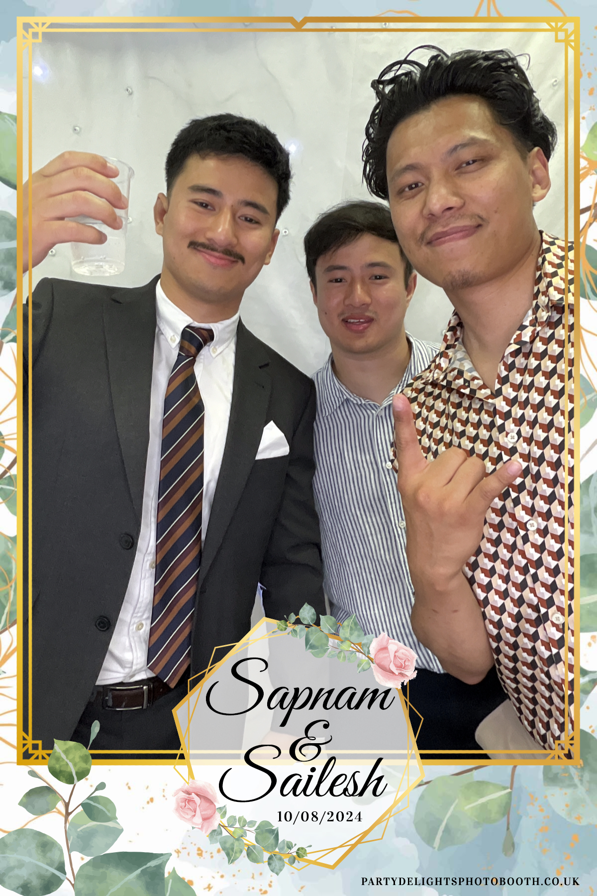 Sapnam & Sailesh Wedding | View more photos from the event at gallery.partydelightsphotobooth.co.uk/u/PartyDelightsPhotoBooth/Sapnam-Sailesh-Wedding