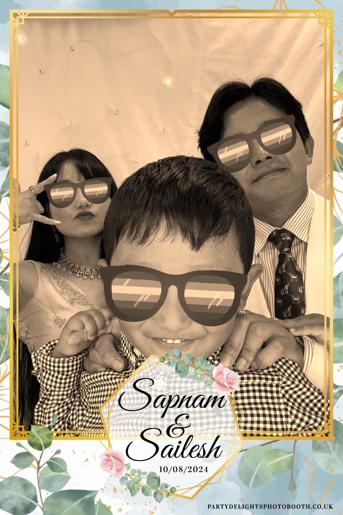 Sapnam & Sailesh Wedding | View more photos from the event at gallery.partydelightsphotobooth.co.uk/u/PartyDelightsPhotoBooth/Sapnam-Sailesh-Wedding