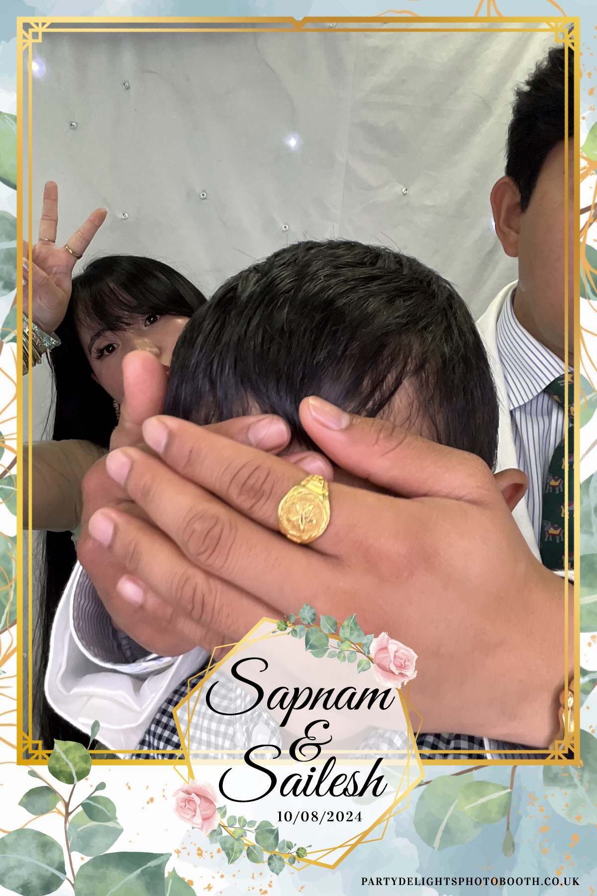 Sapnam & Sailesh Wedding | View more photos from the event at gallery.partydelightsphotobooth.co.uk/u/PartyDelightsPhotoBooth/Sapnam-Sailesh-Wedding