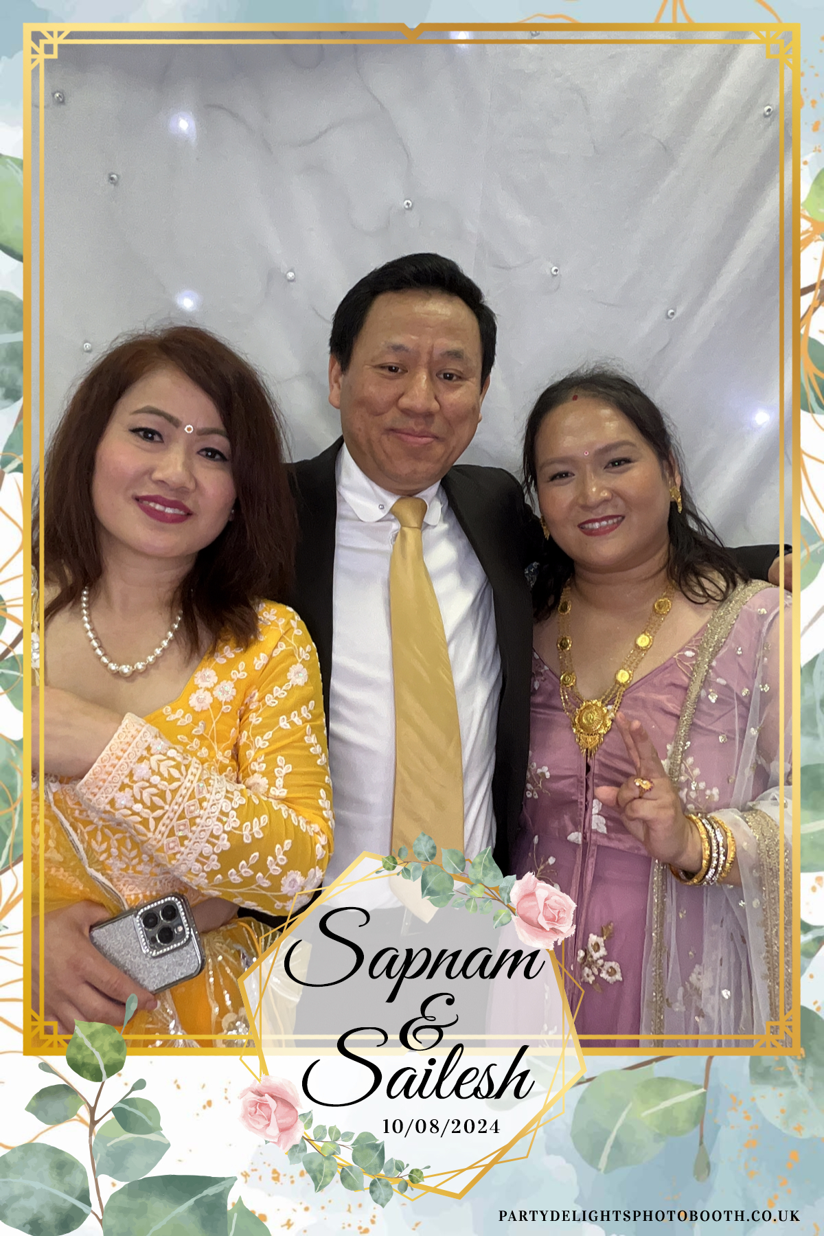 Sapnam & Sailesh Wedding | View more photos from the event at gallery.partydelightsphotobooth.co.uk/u/PartyDelightsPhotoBooth/Sapnam-Sailesh-Wedding