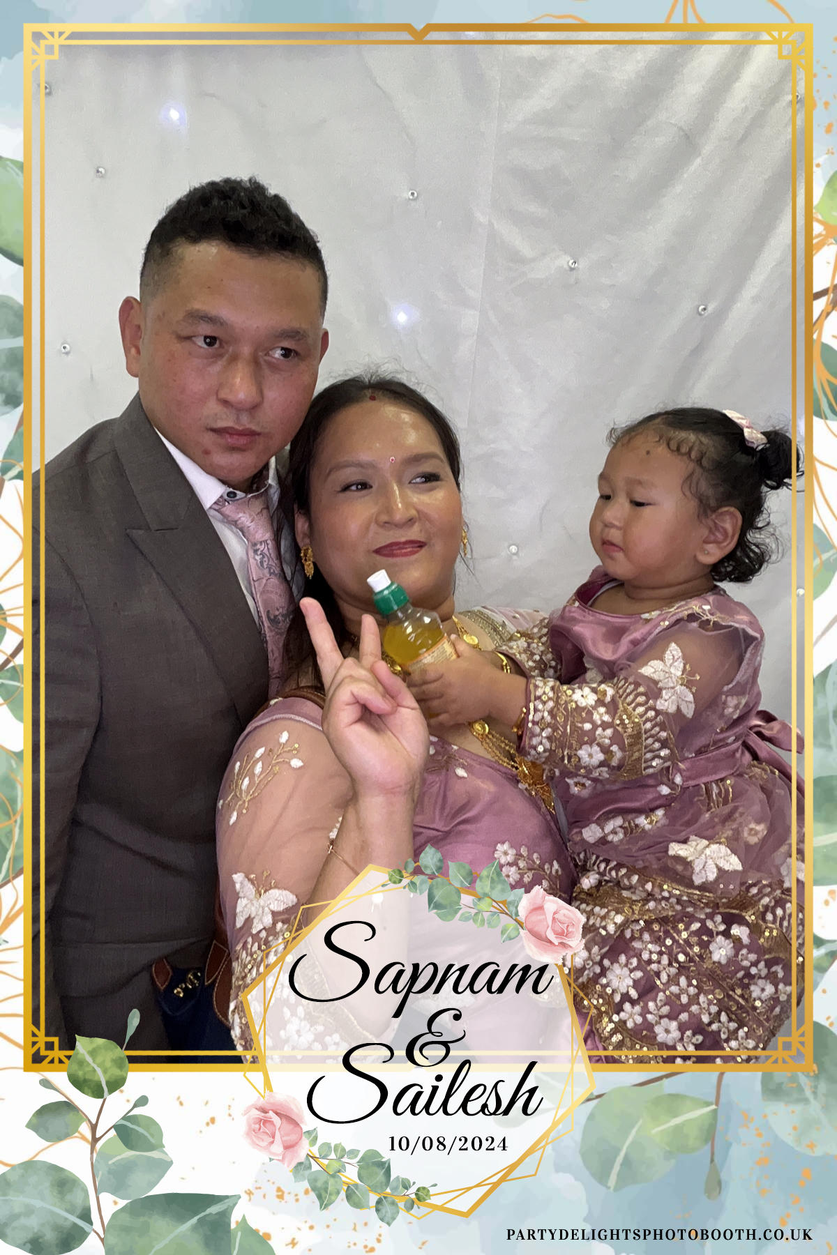 Sapnam & Sailesh Wedding | View more photos from the event at gallery.partydelightsphotobooth.co.uk/u/PartyDelightsPhotoBooth/Sapnam-Sailesh-Wedding