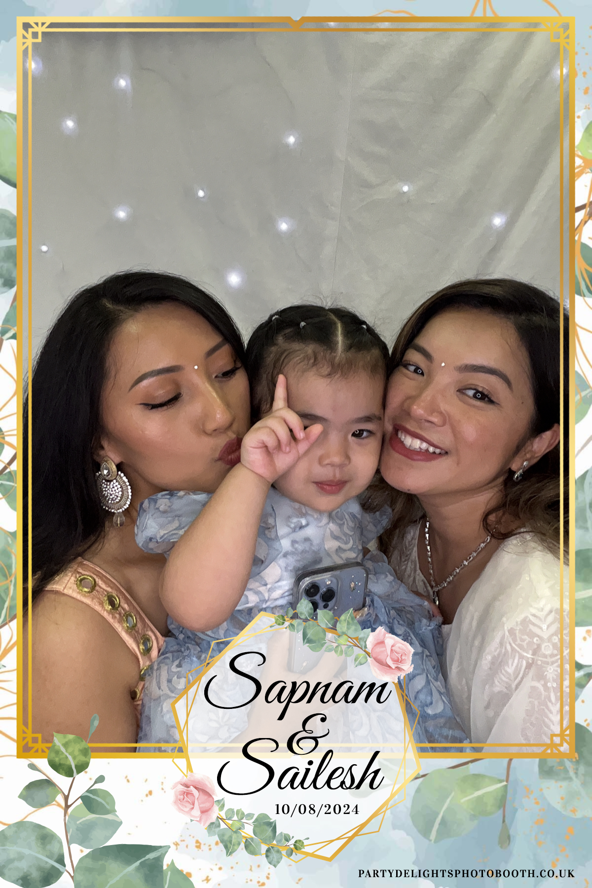 Sapnam & Sailesh Wedding | View more photos from the event at gallery.partydelightsphotobooth.co.uk/u/PartyDelightsPhotoBooth/Sapnam-Sailesh-Wedding