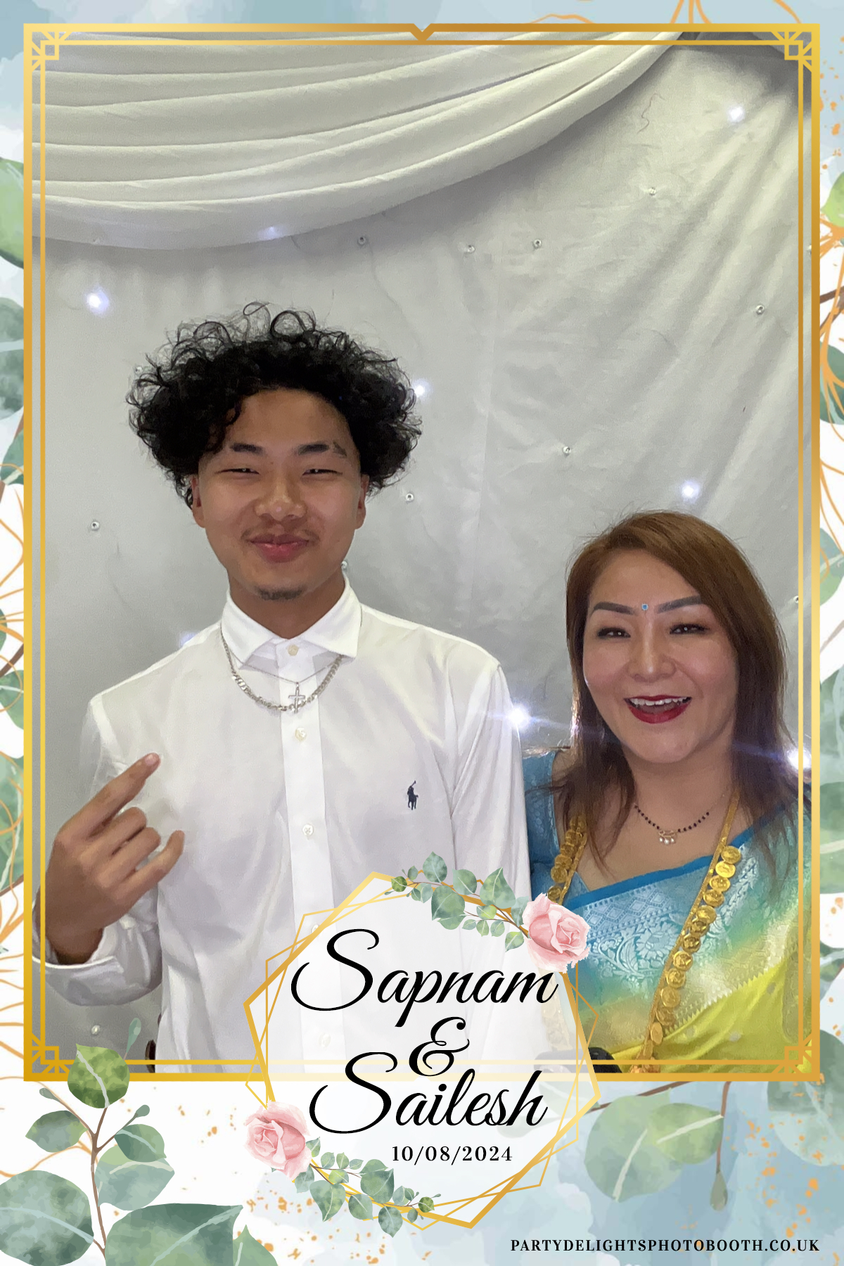 Sapnam & Sailesh Wedding | View more photos from the event at gallery.partydelightsphotobooth.co.uk/u/PartyDelightsPhotoBooth/Sapnam-Sailesh-Wedding