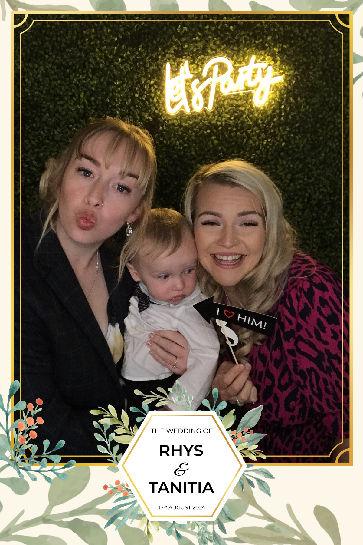 Tanitia & Rhys’ Wedding | View more photos from the event at gallery.partydelightsphotobooth.co.uk/u/PartyDelightsPhotoBooth/Tanitia-Rhys’-Wedding