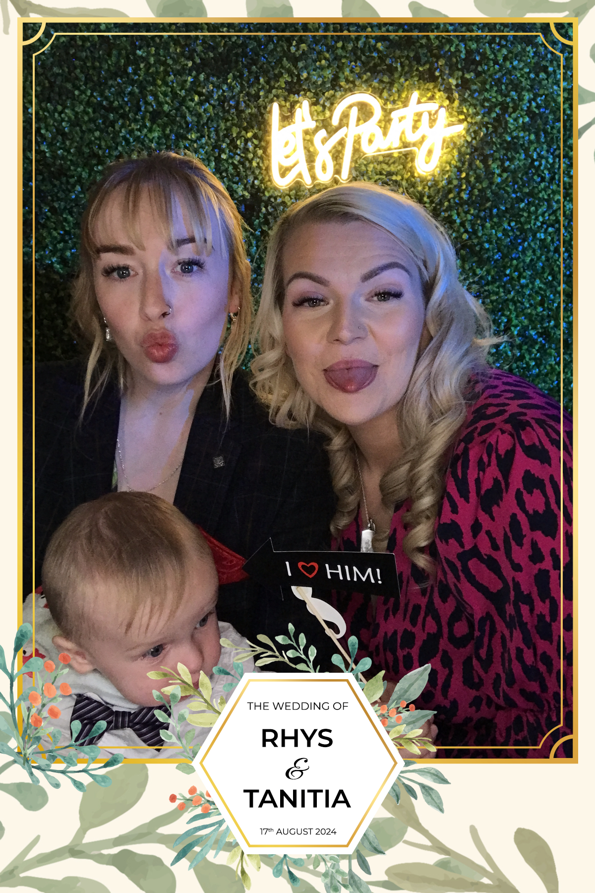 Tanitia & Rhys’ Wedding | View more photos from the event at gallery.partydelightsphotobooth.co.uk/u/PartyDelightsPhotoBooth/Tanitia-Rhys’-Wedding