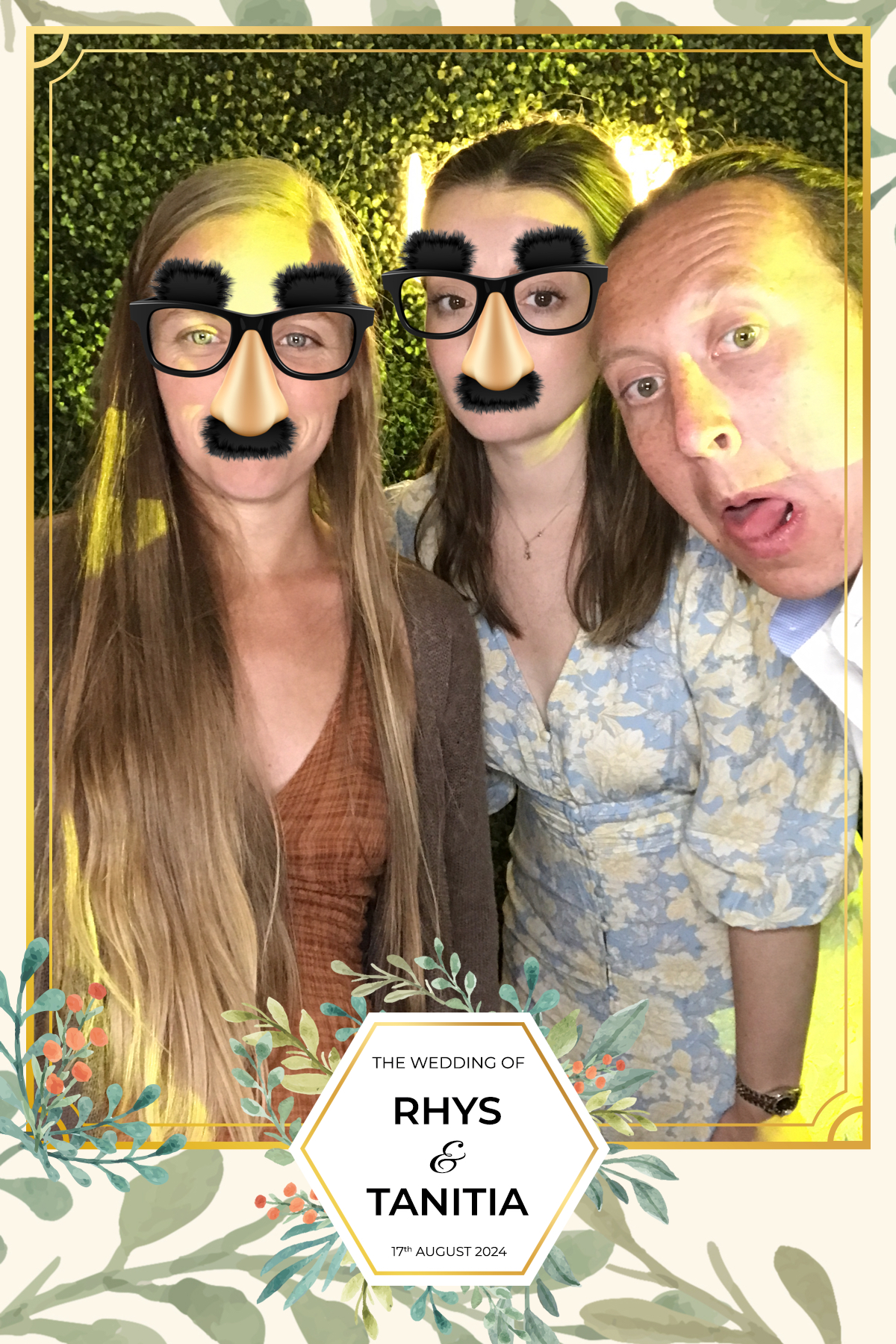 Tanitia & Rhys’ Wedding | View more photos from the event at gallery.partydelightsphotobooth.co.uk/u/PartyDelightsPhotoBooth/Tanitia-Rhys’-Wedding