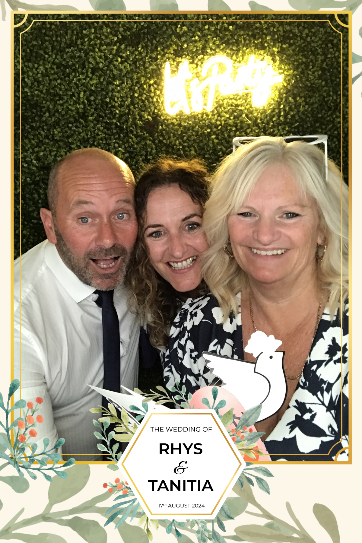 Tanitia & Rhys’ Wedding | View more photos from the event at gallery.partydelightsphotobooth.co.uk/u/PartyDelightsPhotoBooth/Tanitia-Rhys’-Wedding