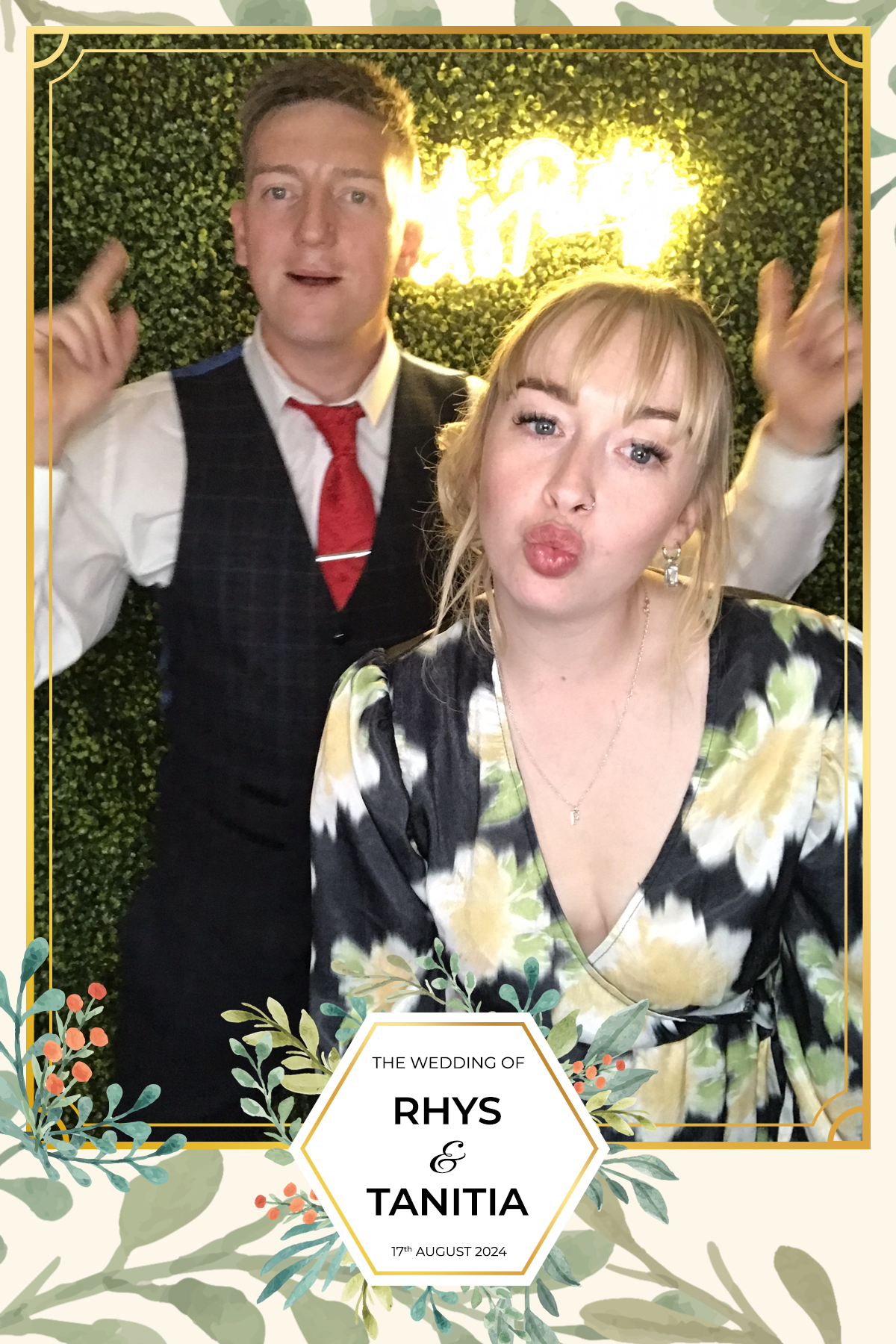 Tanitia & Rhys’ Wedding | View more photos from the event at gallery.partydelightsphotobooth.co.uk/u/PartyDelightsPhotoBooth/Tanitia-Rhys’-Wedding
