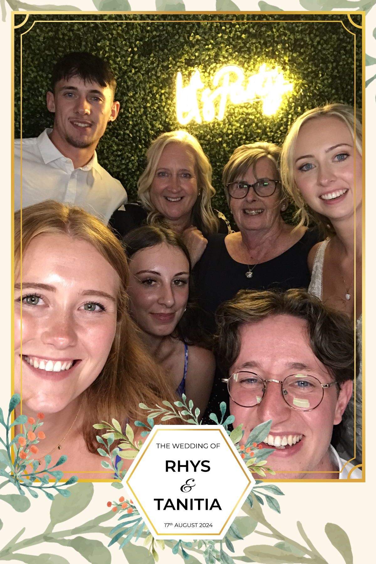 Tanitia & Rhys’ Wedding | View more photos from the event at gallery.partydelightsphotobooth.co.uk/u/PartyDelightsPhotoBooth/Tanitia-Rhys’-Wedding