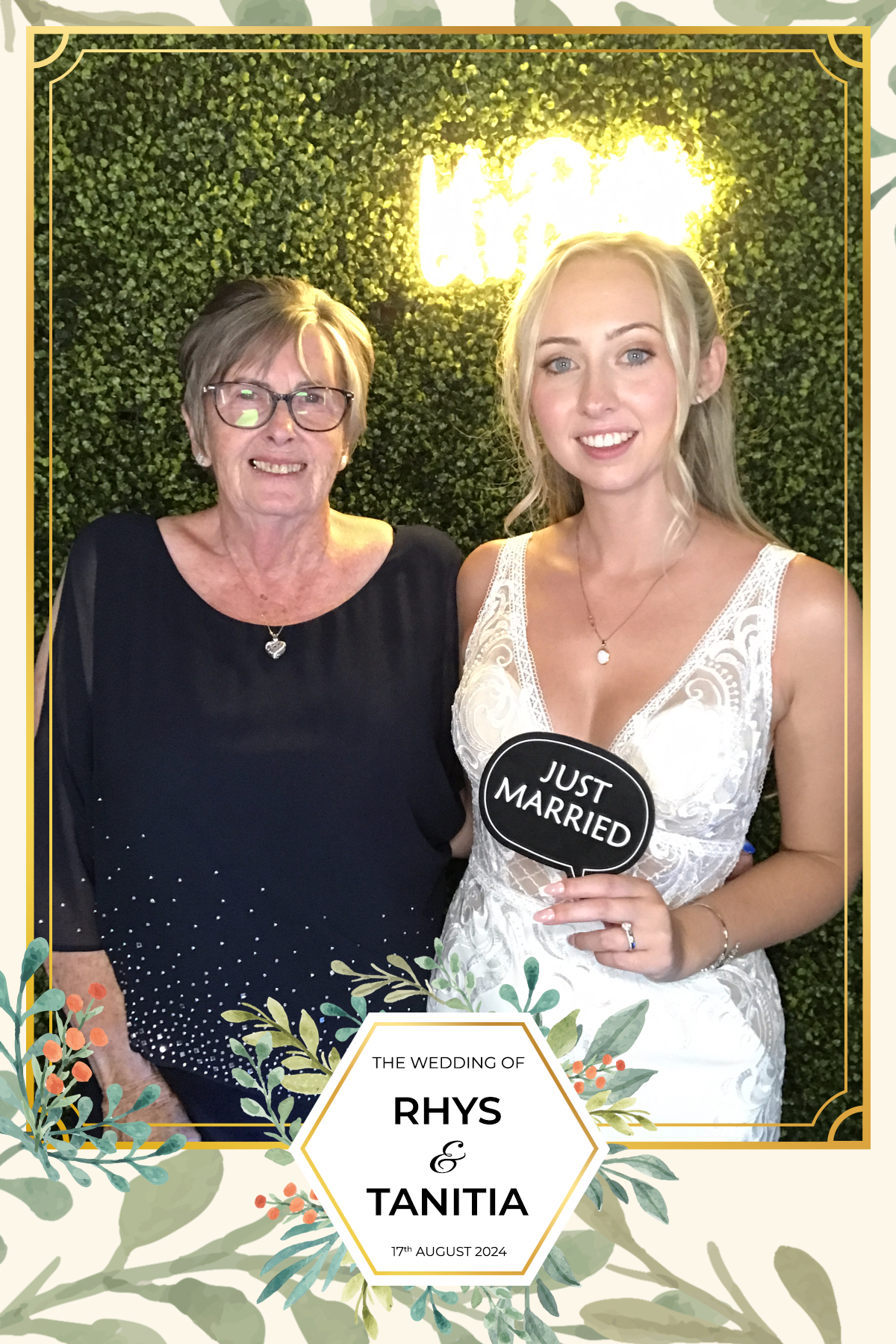 Tanitia & Rhys’ Wedding | View more photos from the event at gallery.partydelightsphotobooth.co.uk/u/PartyDelightsPhotoBooth/Tanitia-Rhys’-Wedding