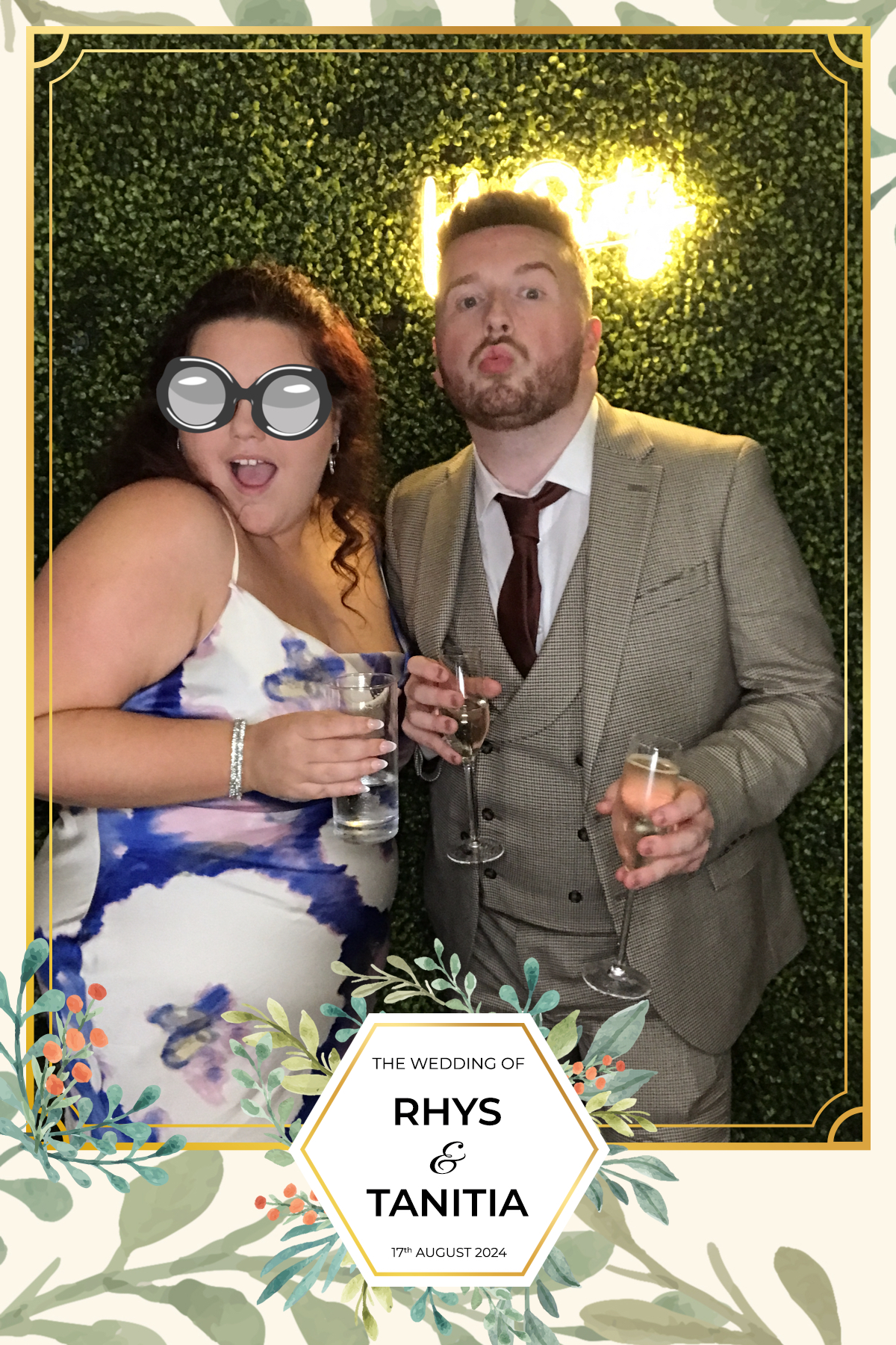 Tanitia & Rhys’ Wedding | View more photos from the event at gallery.partydelightsphotobooth.co.uk/u/PartyDelightsPhotoBooth/Tanitia-Rhys’-Wedding