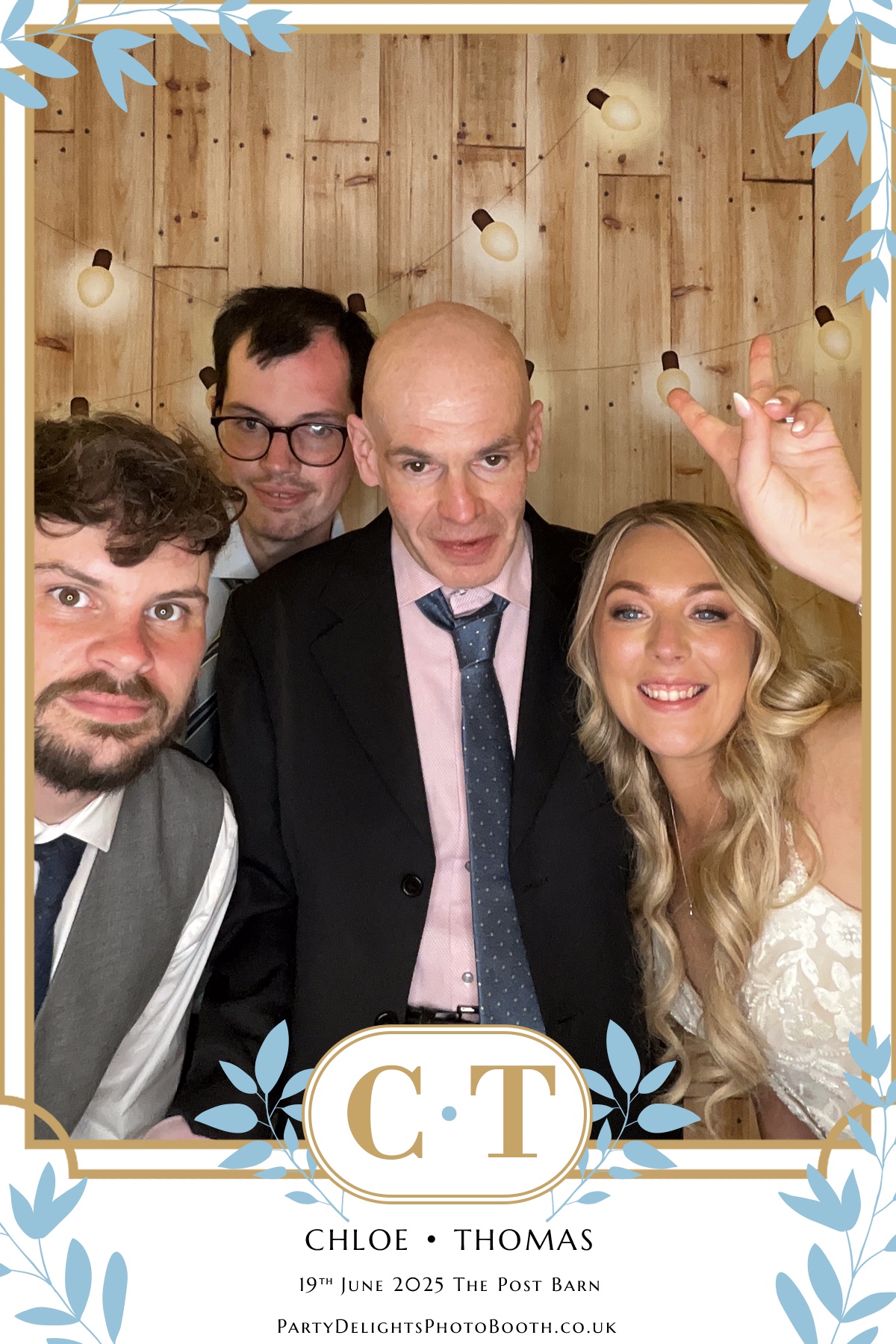 Chloe & Tom’s Wedding | View more photos from the event at gallery.partydelightsphotobooth.co.uk/u/PartyDelightsPhotoBooth/Chloe-Tom’s-Wedding
