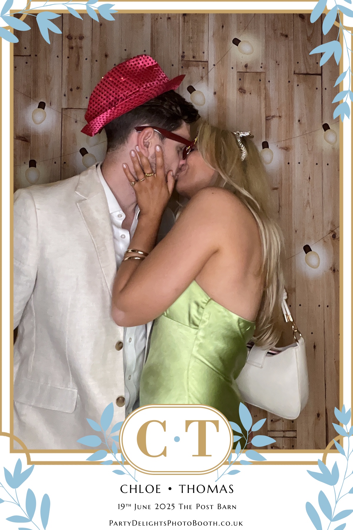 Chloe & Tom’s Wedding | View more photos from the event at gallery.partydelightsphotobooth.co.uk/u/PartyDelightsPhotoBooth/Chloe-Tom’s-Wedding