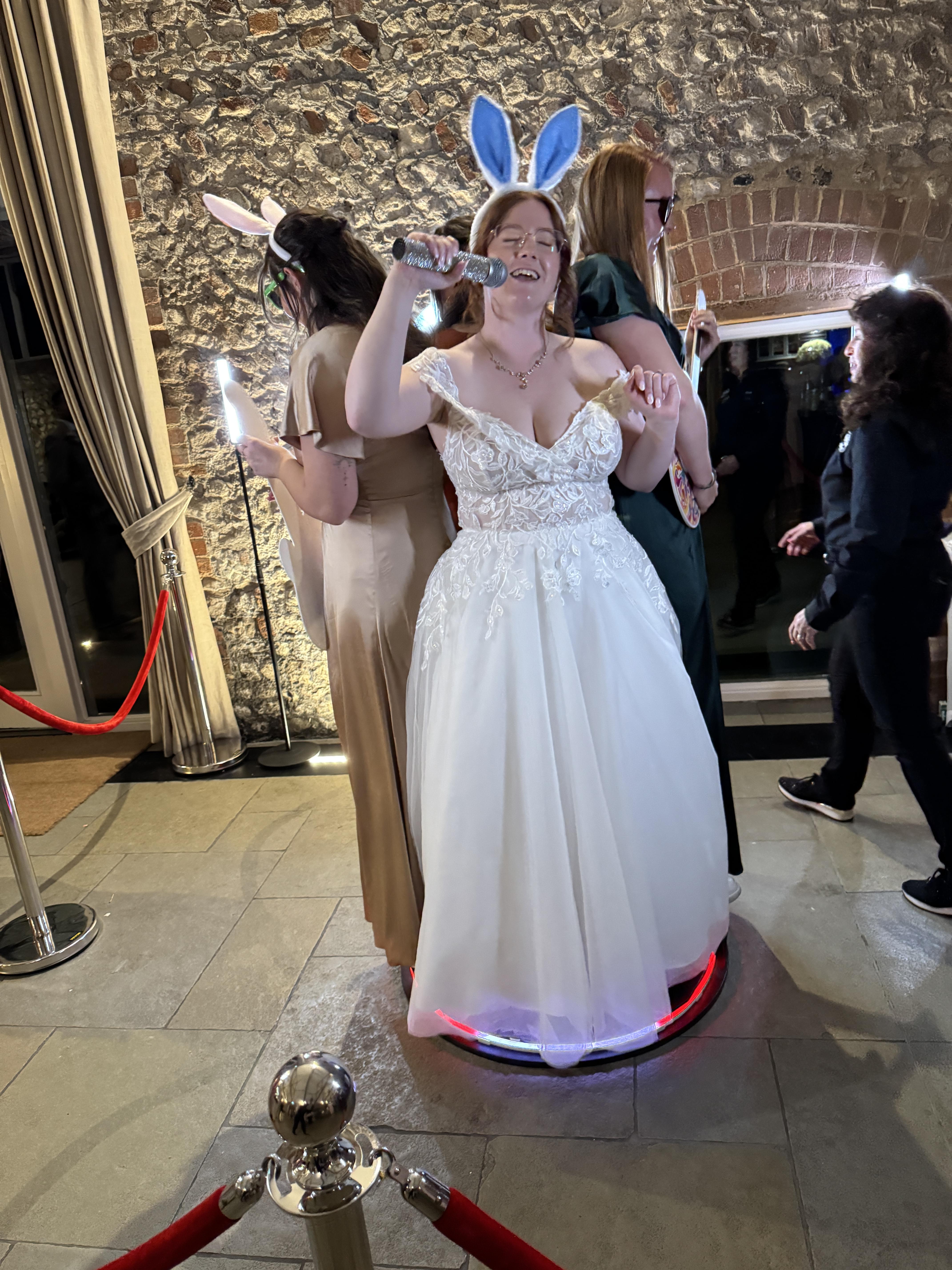 Elliot & Naomi’s Wedding | View more photos from the event at gallery.partydelightsphotobooth.co.uk/u/PartyDelightsPhotoBooth/Elliot-Naomi’s-Wedding