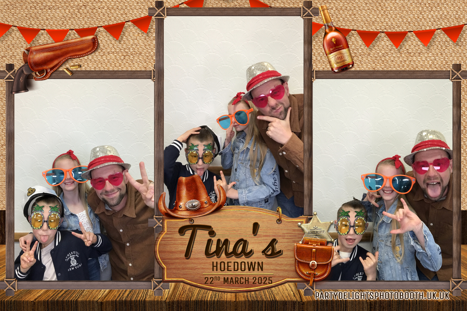 Tina's 70th Birthday | View more photos from the event at gallery.partydelightsphotobooth.co.uk/u/PartyDelightsPhotoBooth/Tinas-70th-Birthday