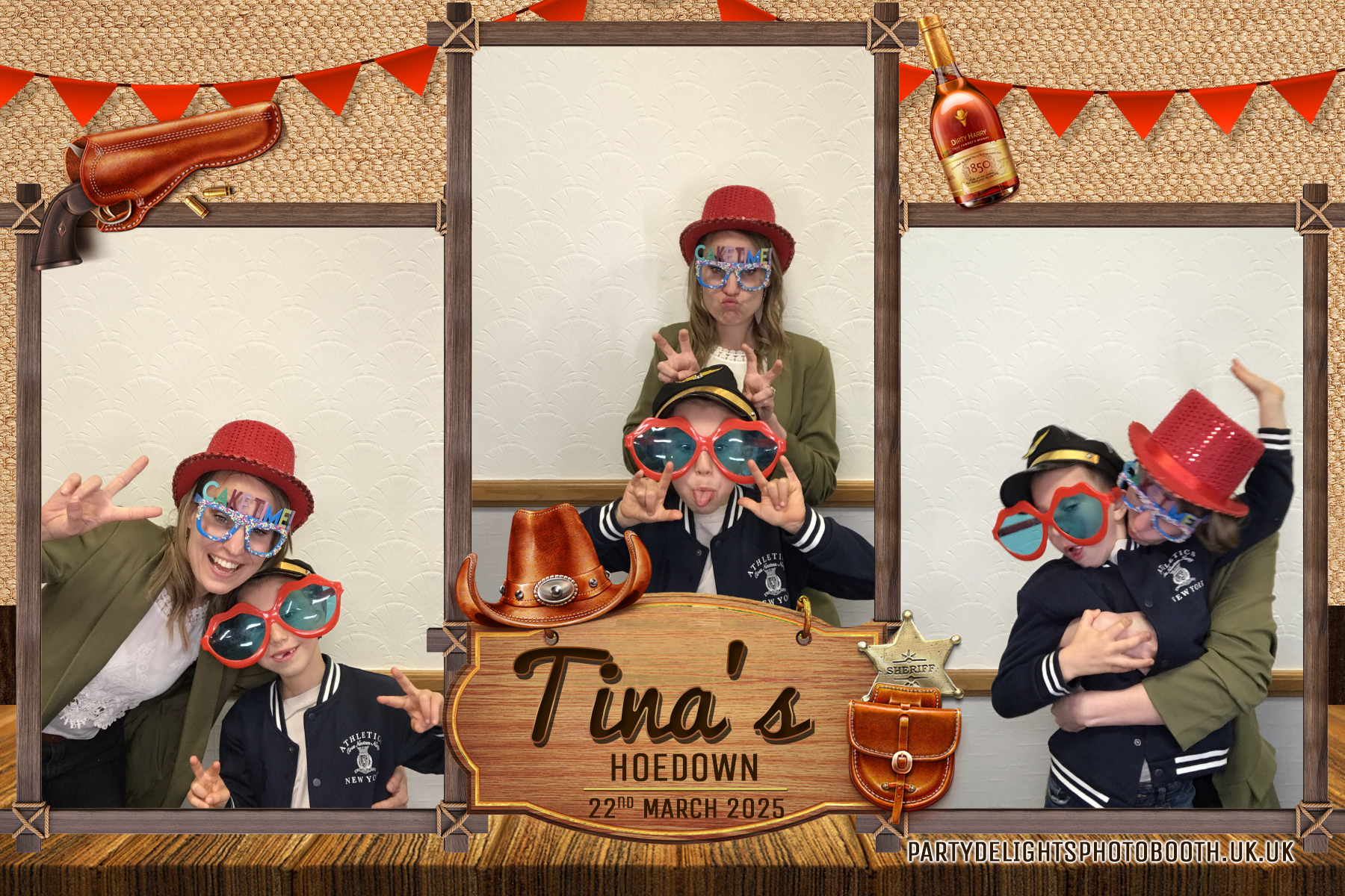 Tina's 70th Birthday | View more photos from the event at gallery.partydelightsphotobooth.co.uk/u/PartyDelightsPhotoBooth/Tinas-70th-Birthday