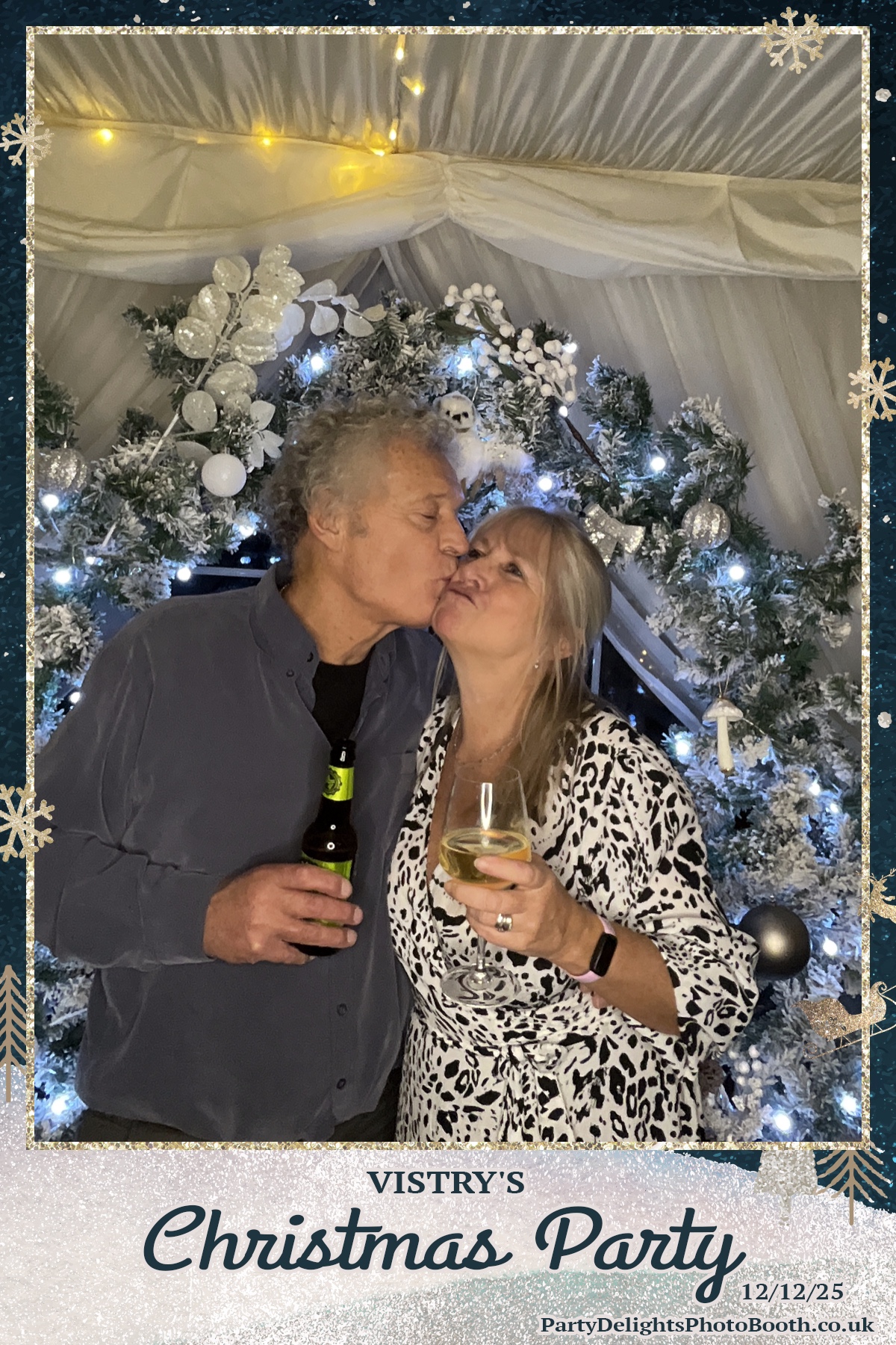 Vistry Christmas Party 2025 | View more photos from the event at gallery.partydelightsphotobooth.co.uk/u/PartyDelightsPhotoBooth/Vistry-Christmas-Party-2025
