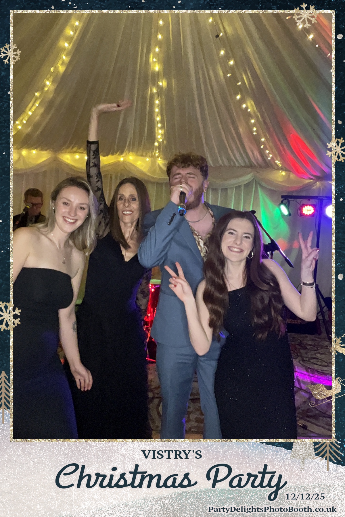 Vistry Christmas Party 2025 | View more photos from the event at gallery.partydelightsphotobooth.co.uk/u/PartyDelightsPhotoBooth/Vistry-Christmas-Party-2025